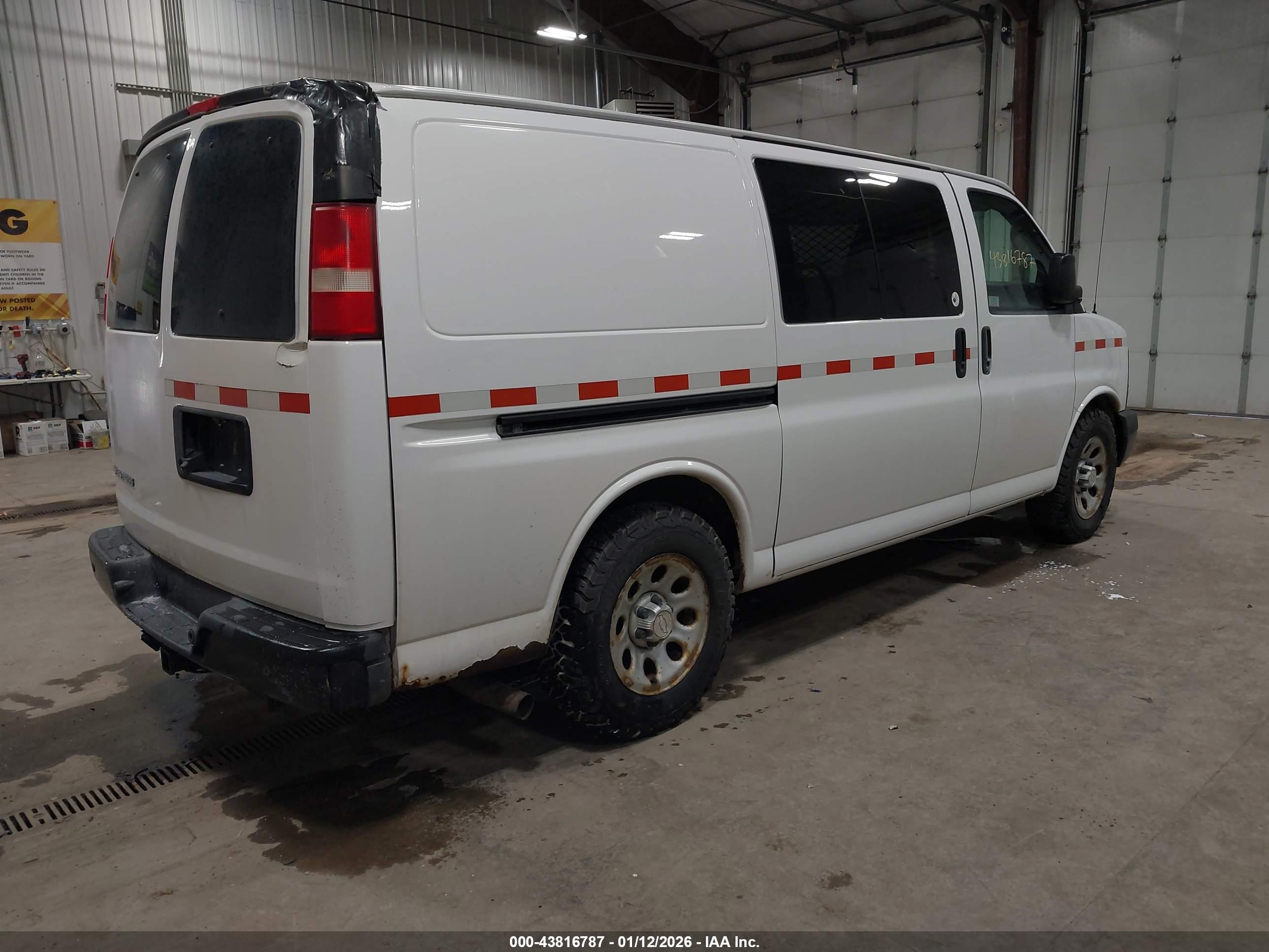 CHEVROLET EXPRESS image 4