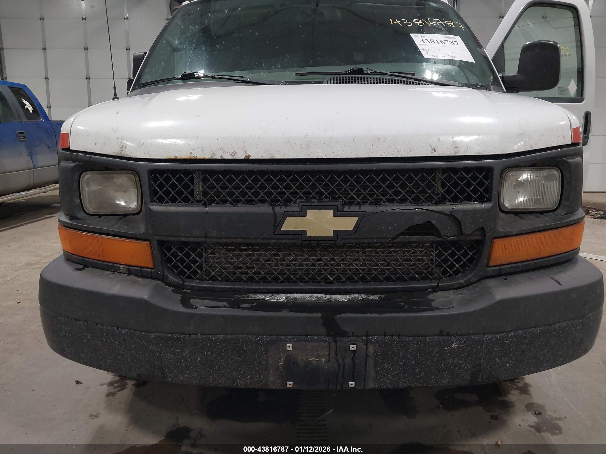 CHEVROLET EXPRESS image 6