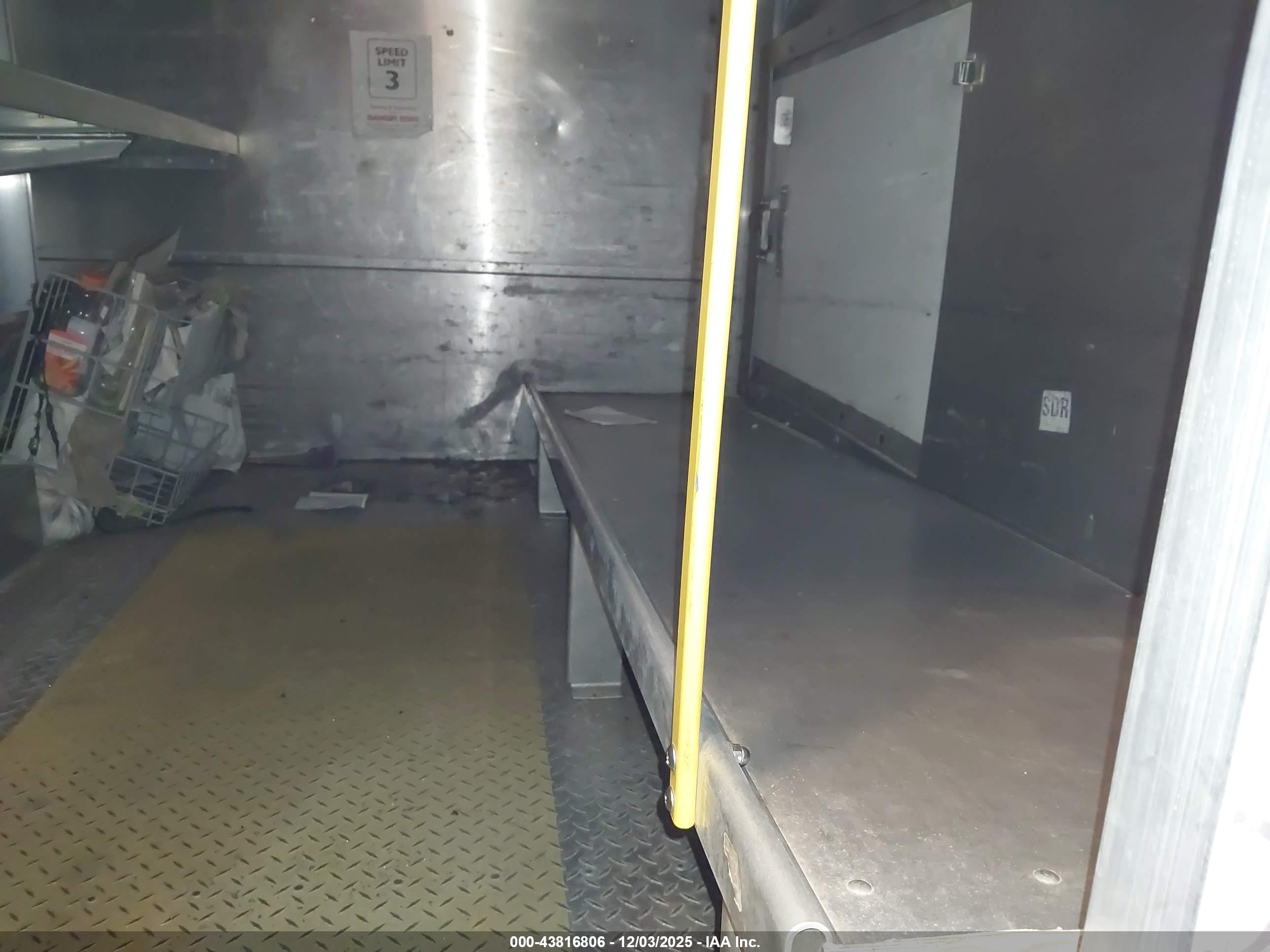 FORD F-250 image 8