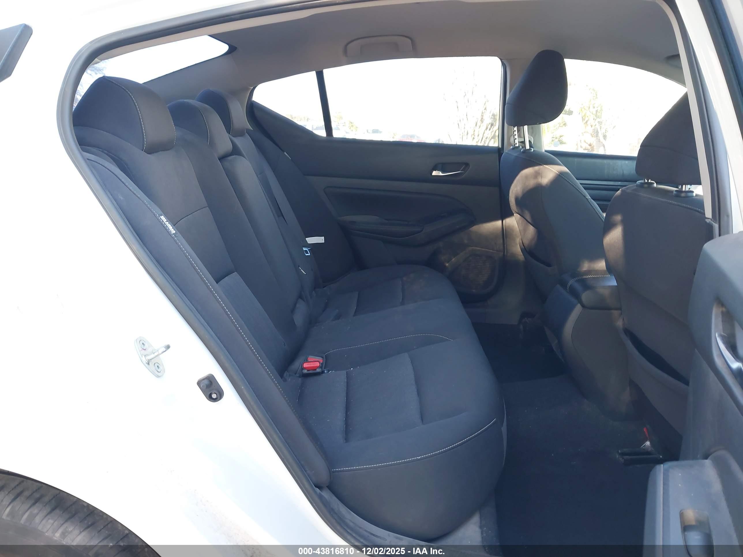 NISSAN ALTIMA image 8