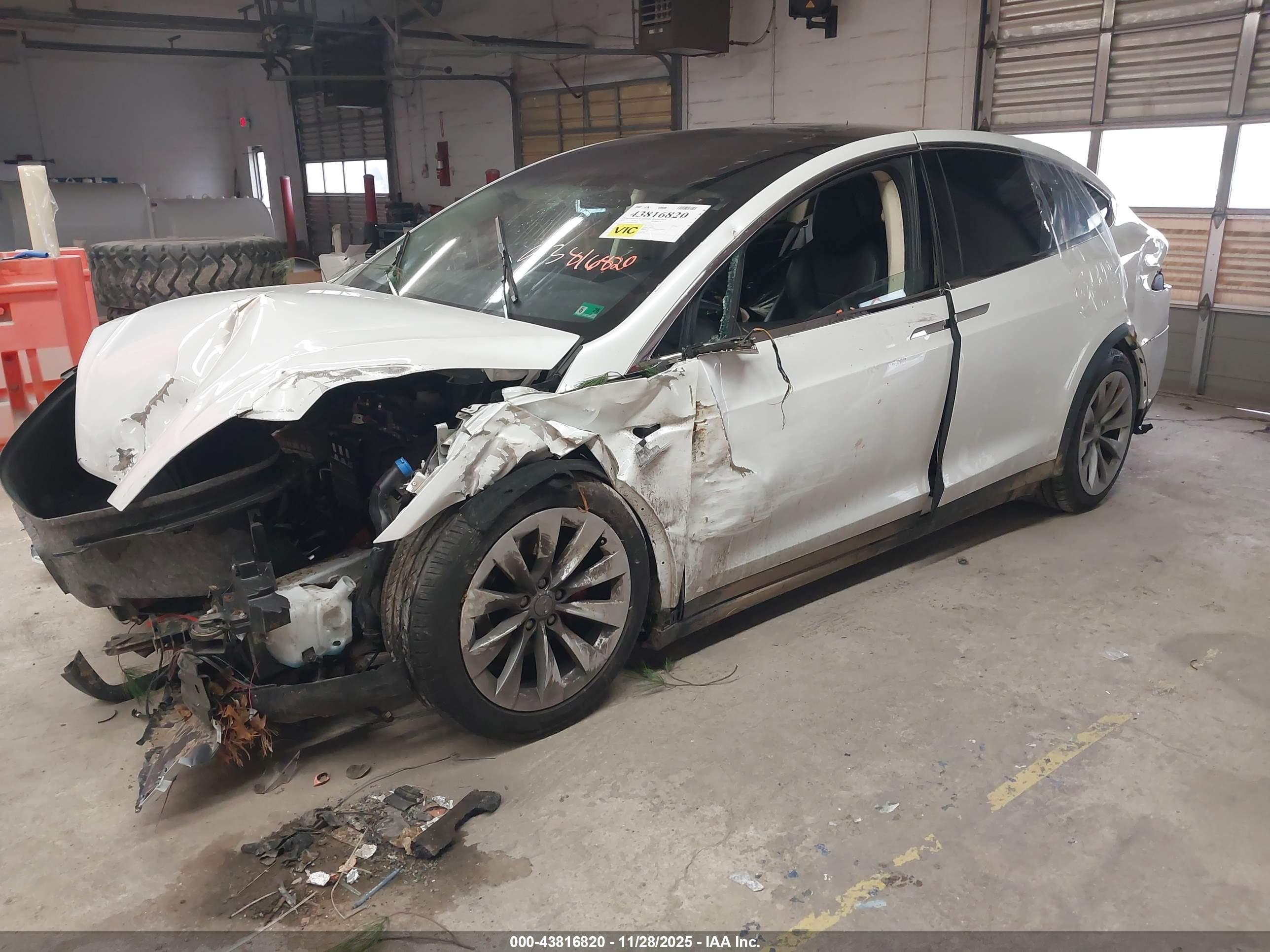 TESLA MODEL image 2