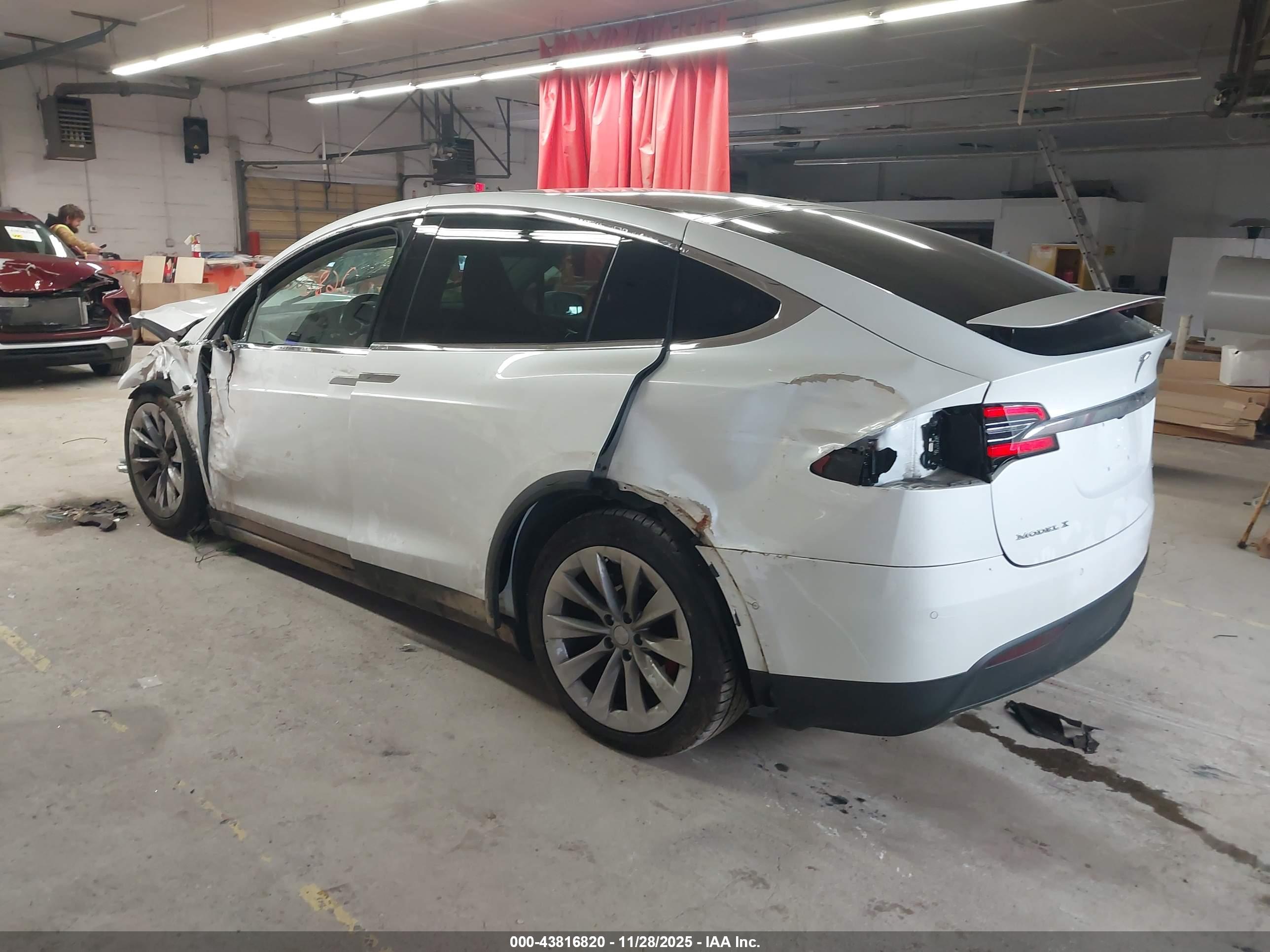 TESLA MODEL image 3