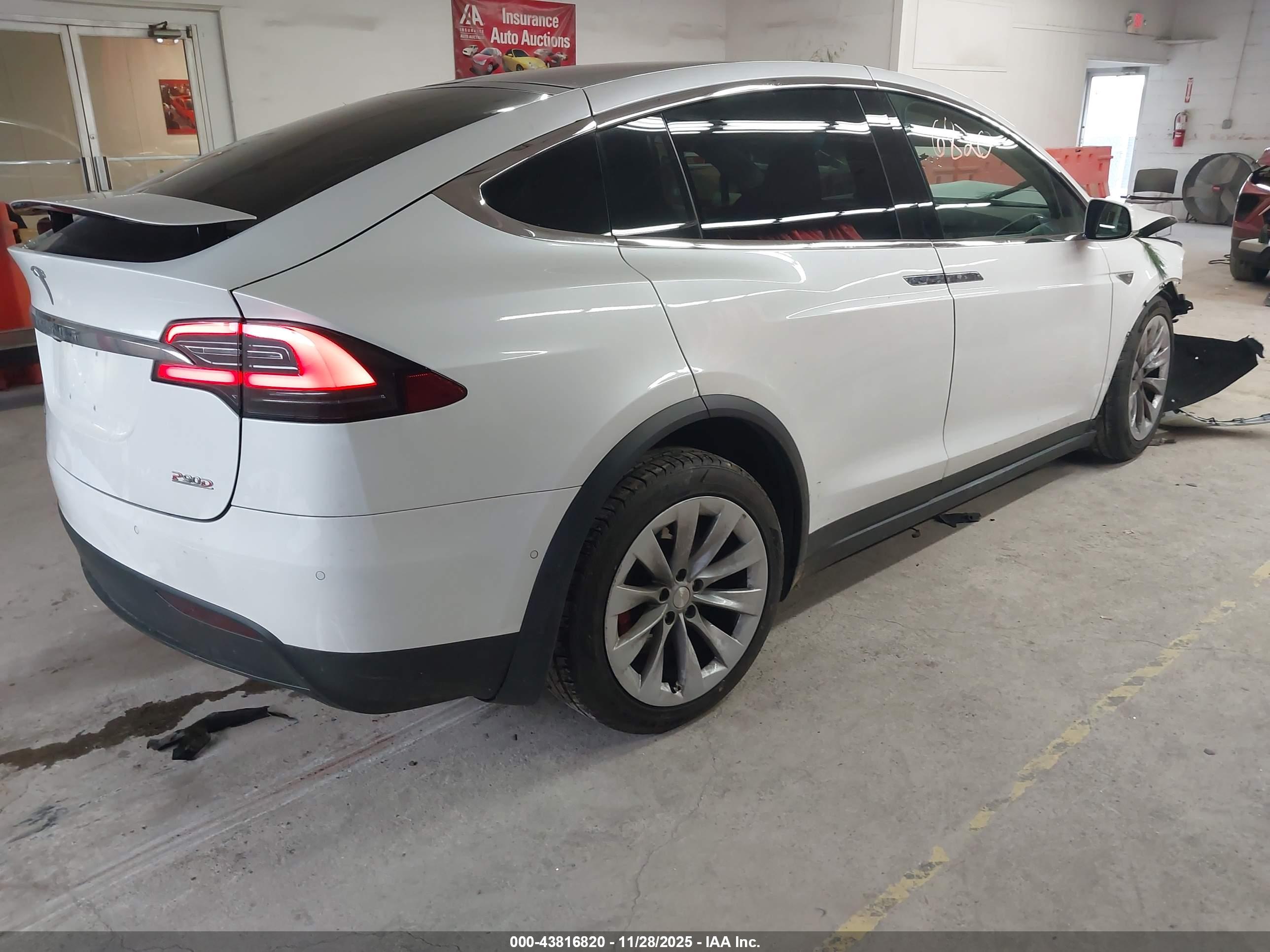 TESLA MODEL image 4