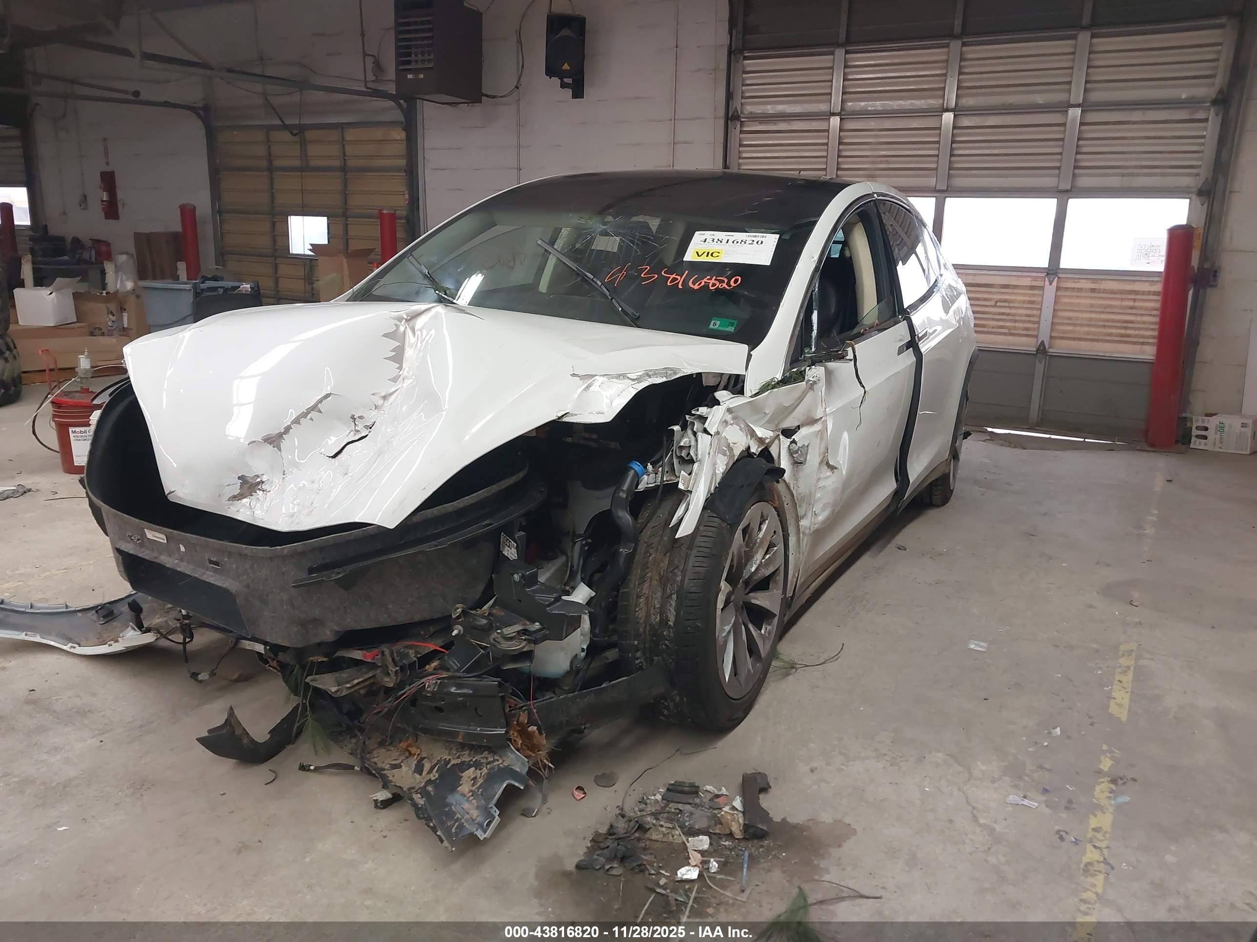TESLA MODEL image 6