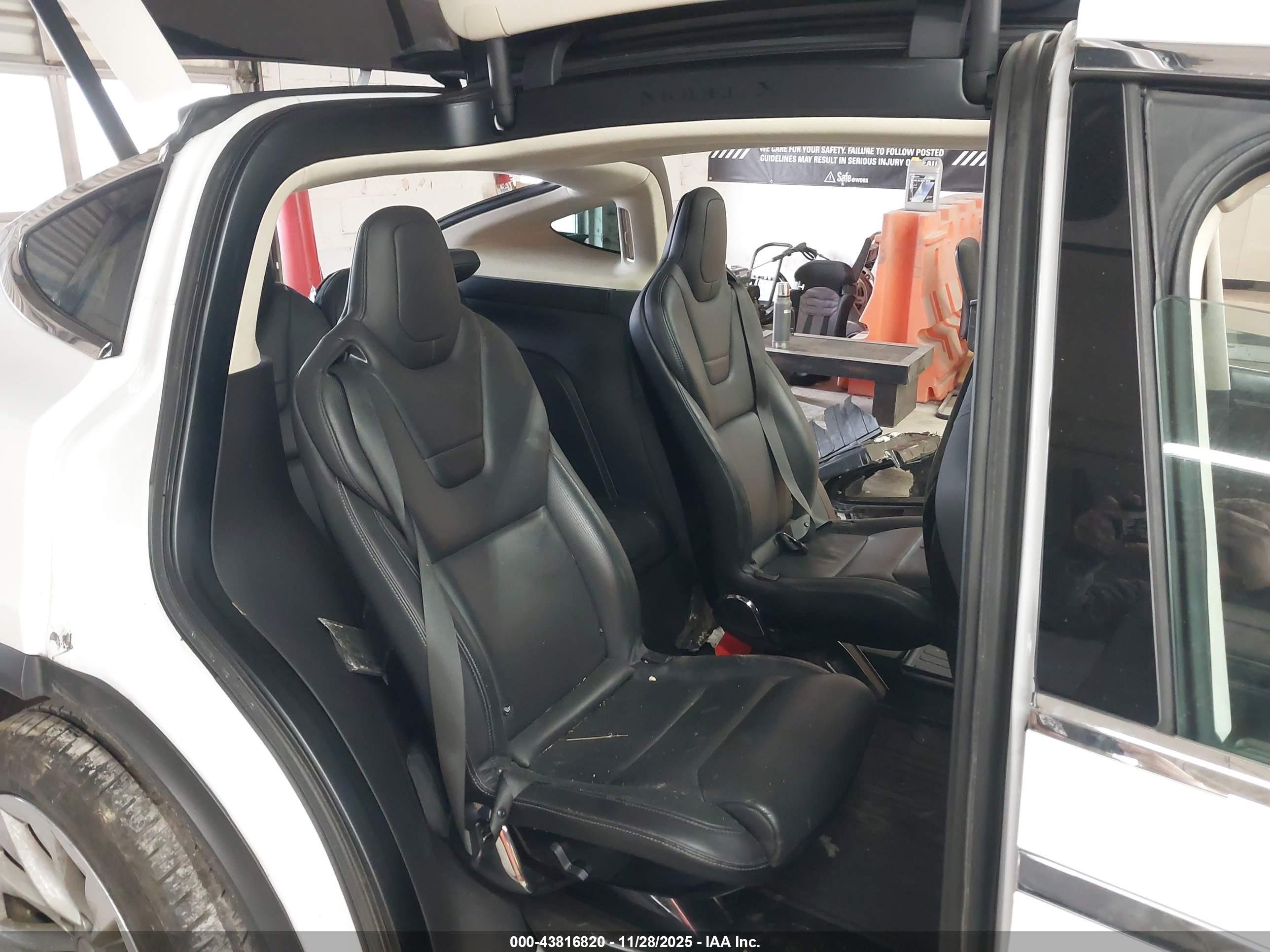 TESLA MODEL image 8