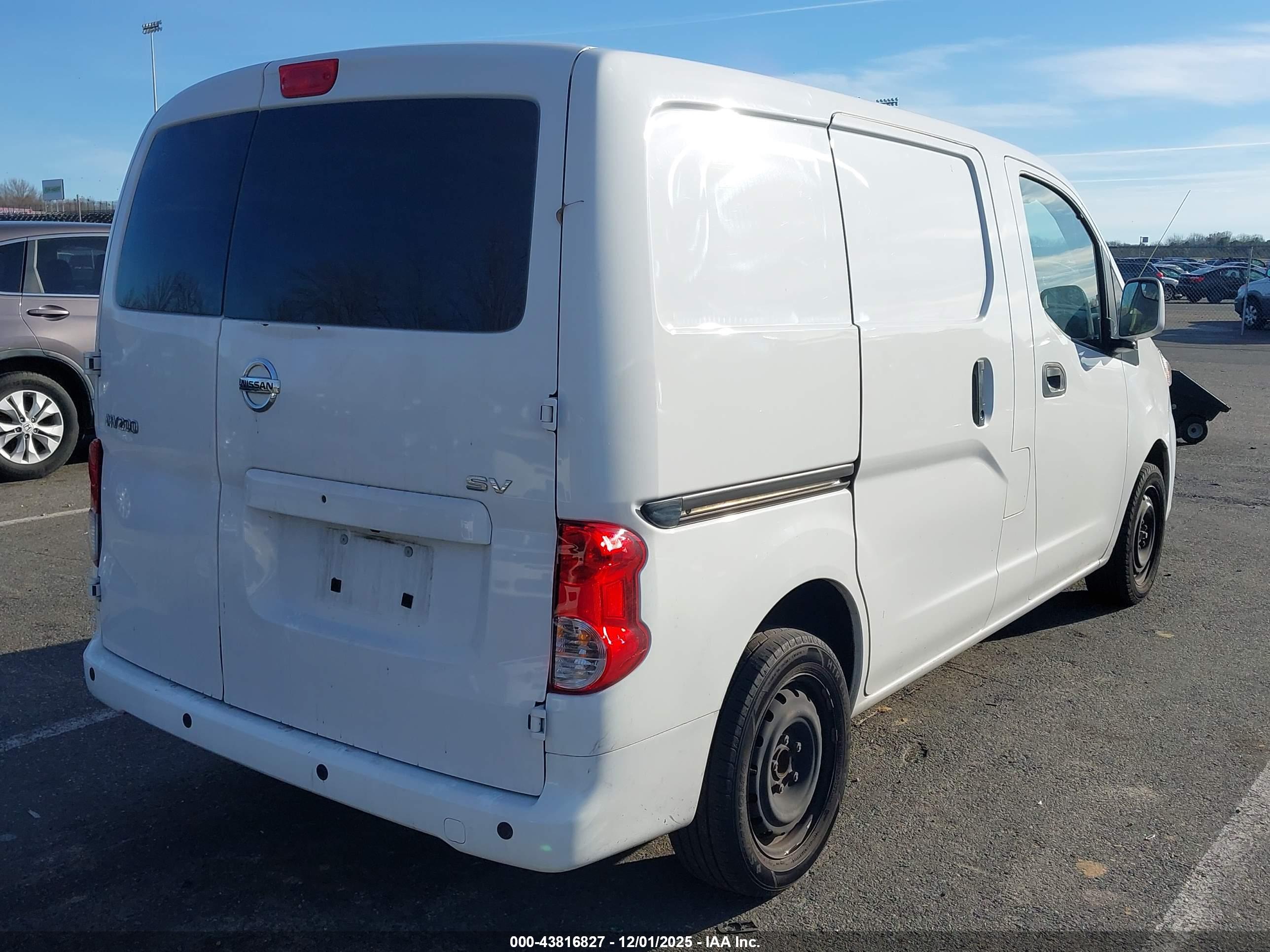 NISSAN NV200 image 4