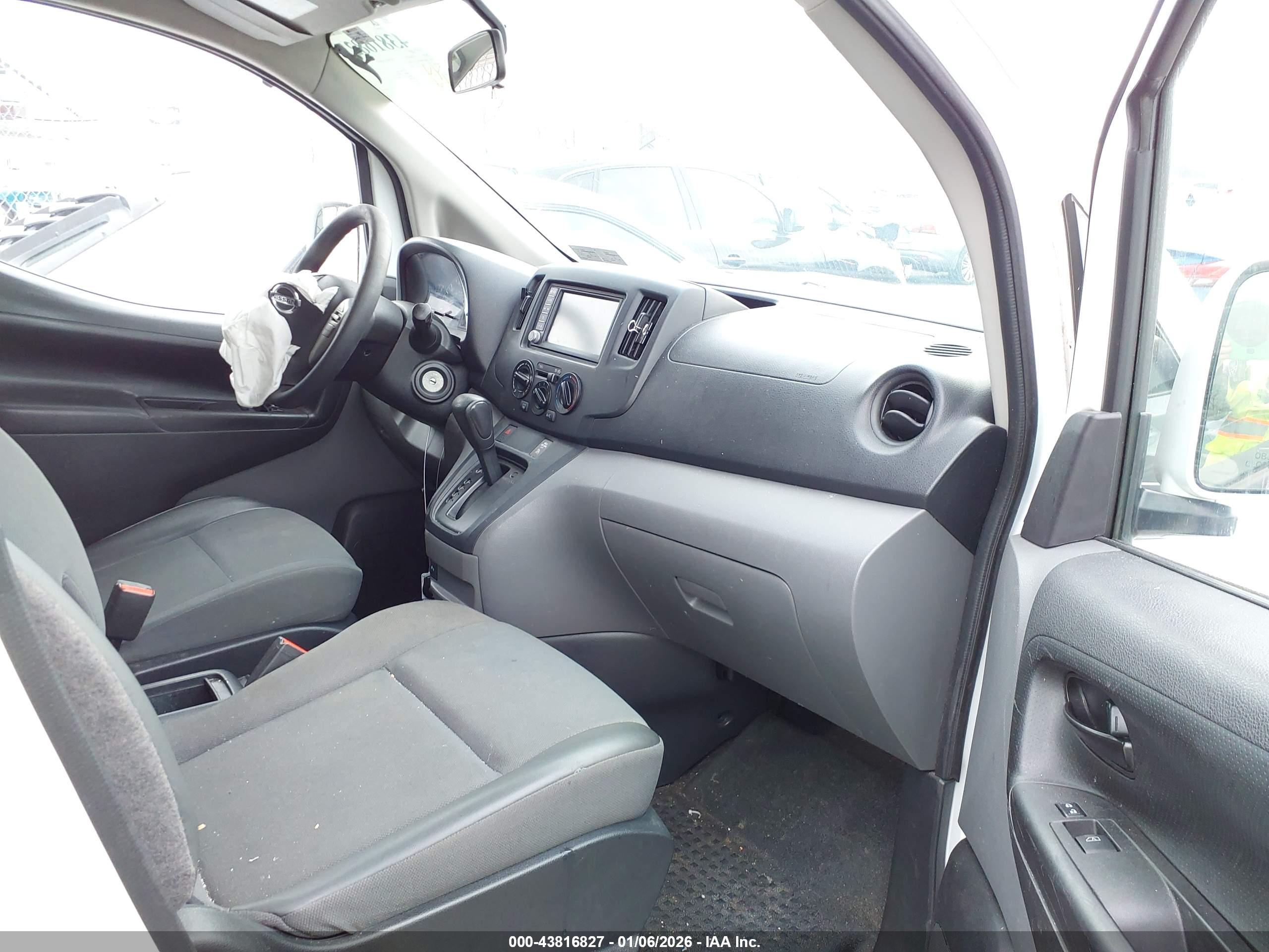 NISSAN NV200 image 5