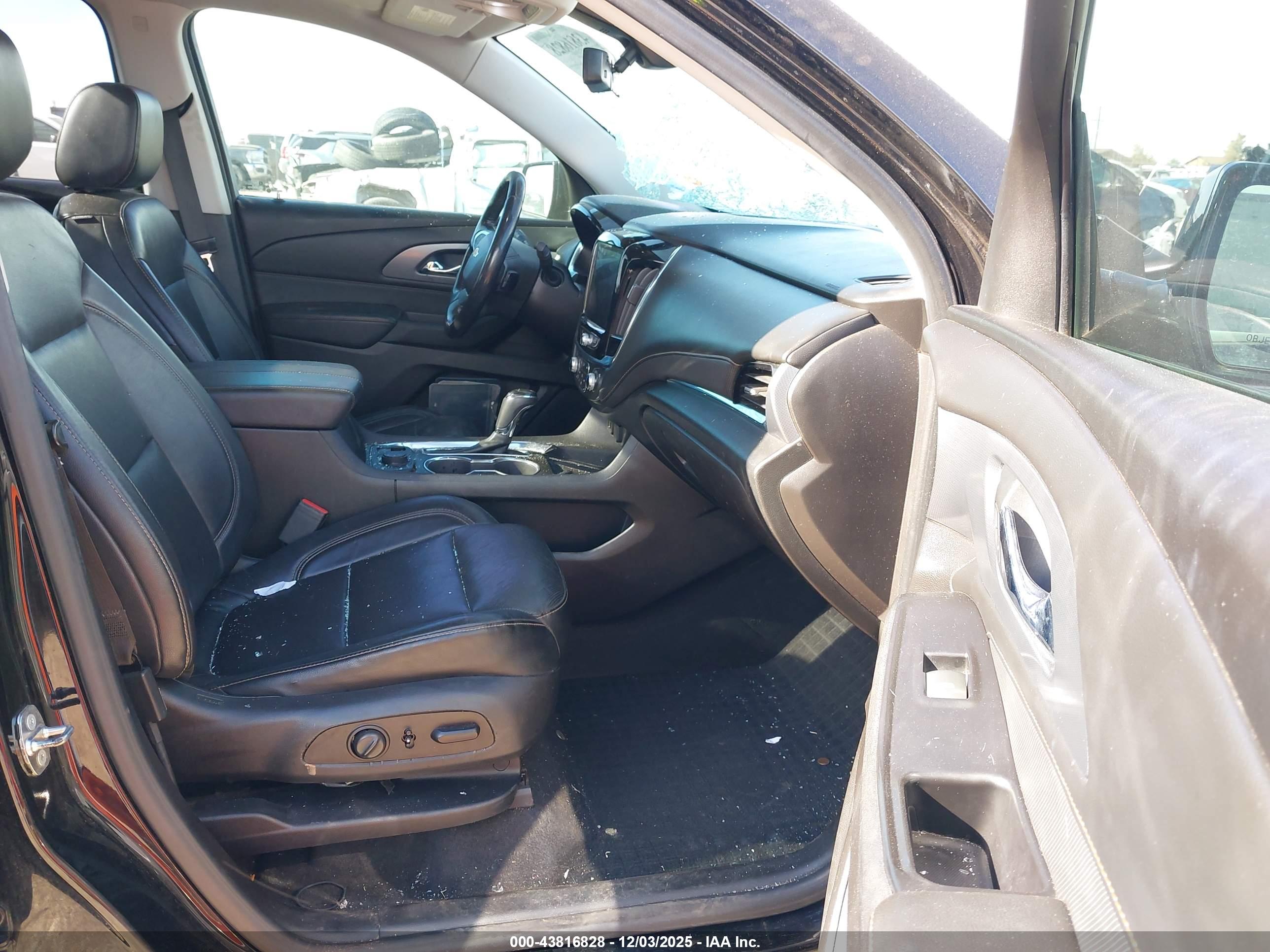 CHEVROLET TRAVERSE image 5