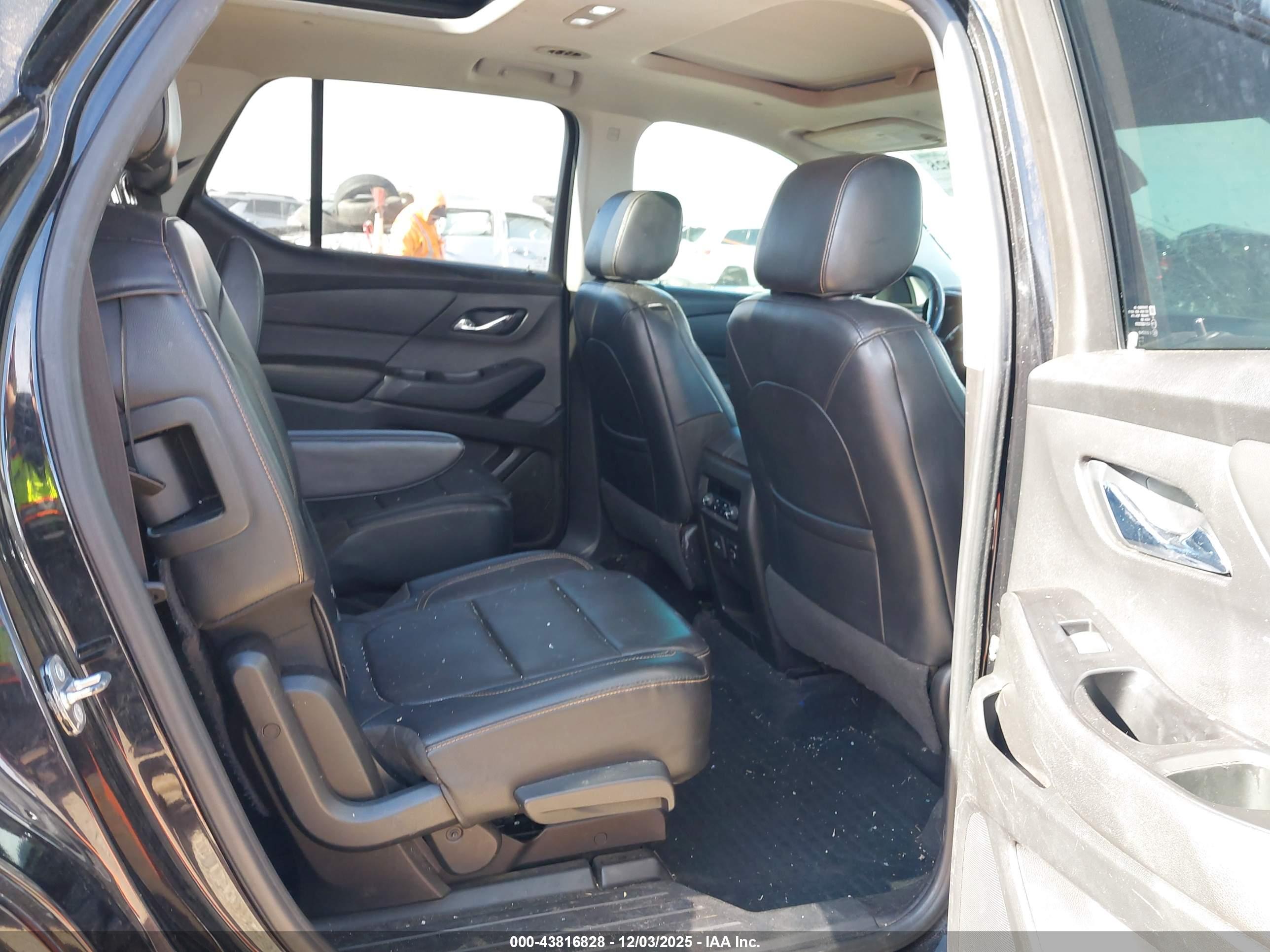 CHEVROLET TRAVERSE image 8