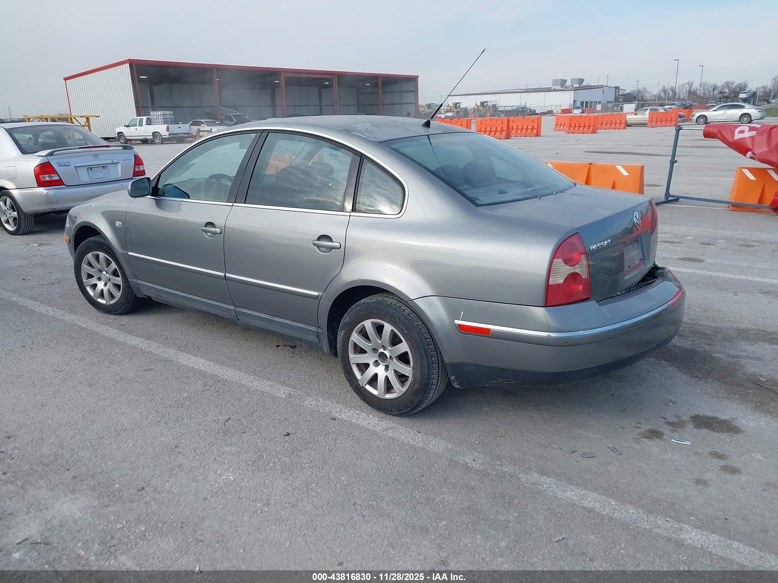 VOLKSWAGEN PASSAT image 3