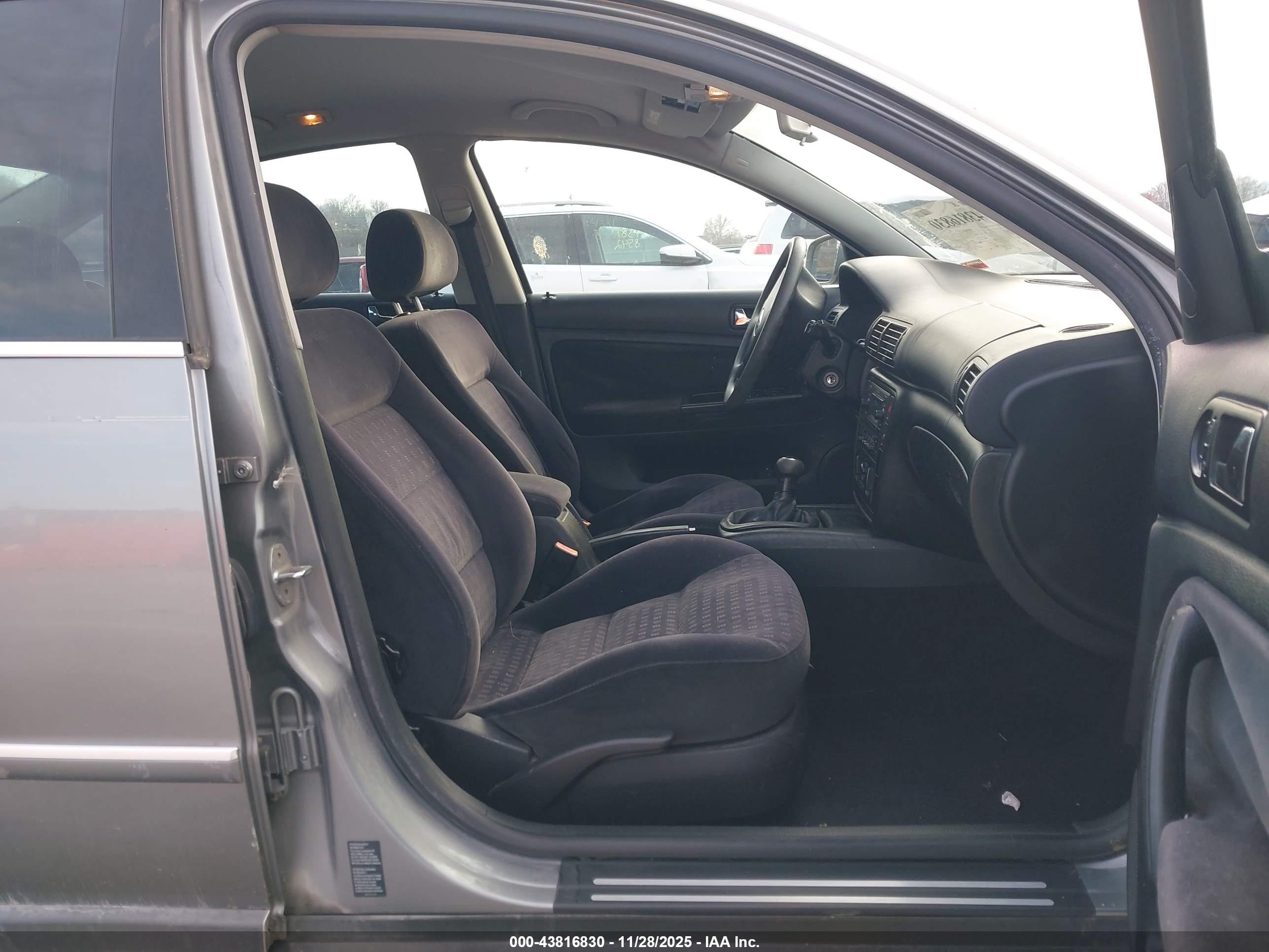 VOLKSWAGEN PASSAT image 5