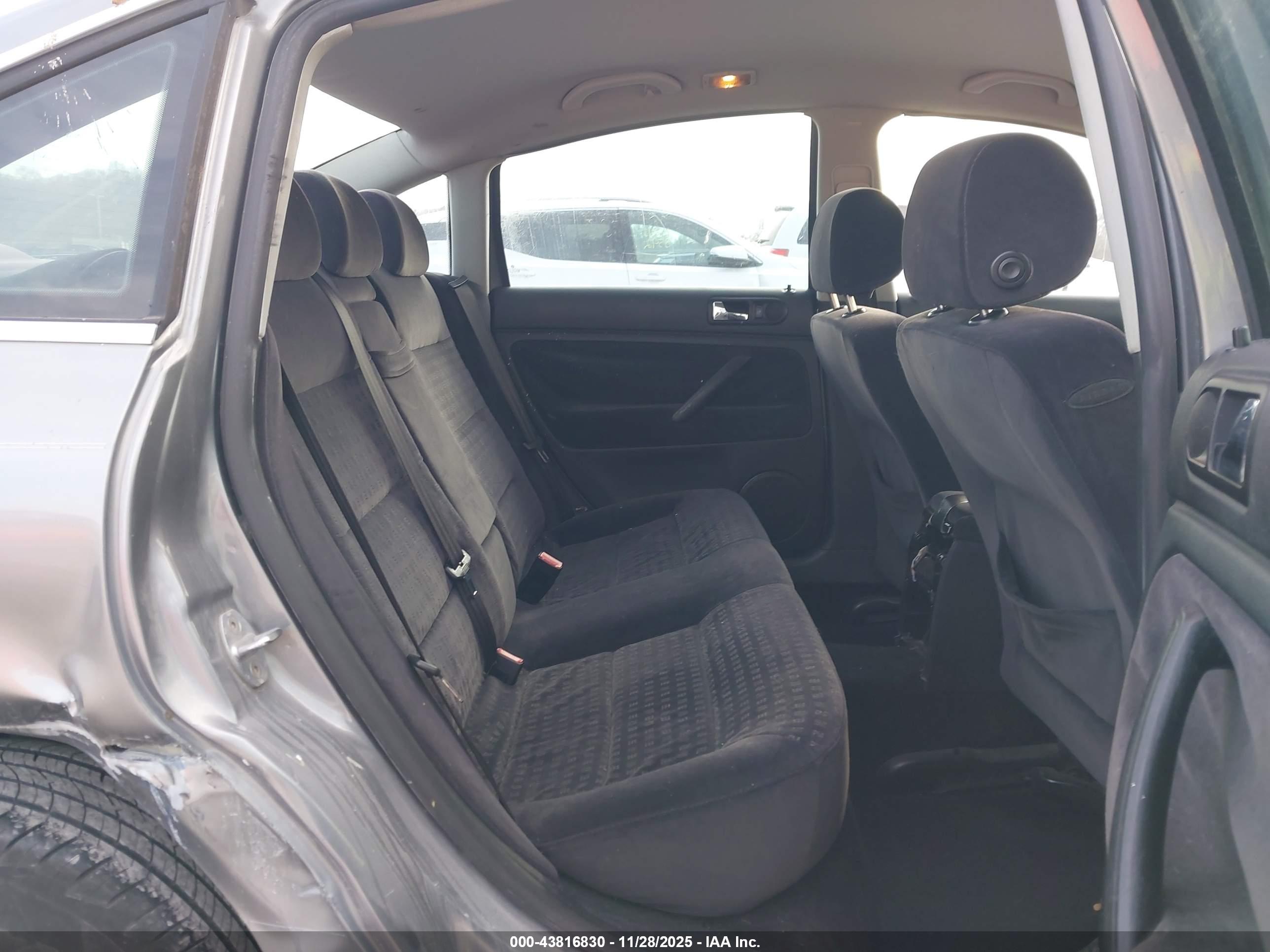 VOLKSWAGEN PASSAT image 8