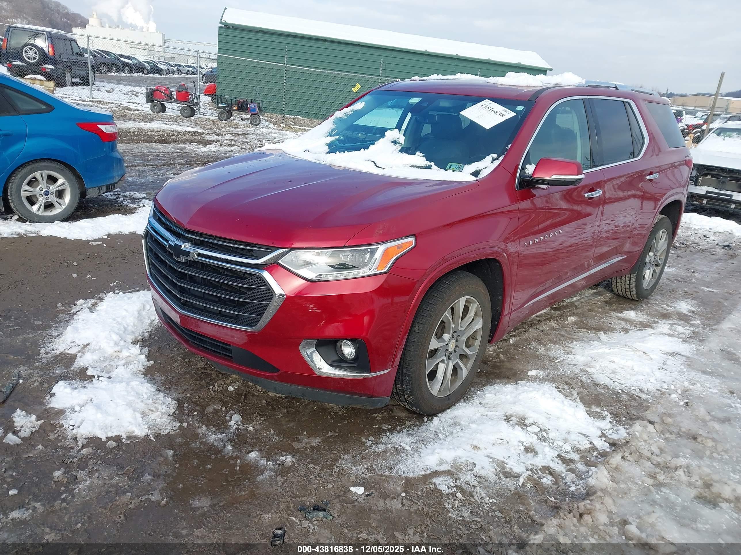 CHEVROLET TRAVERSE image 2
