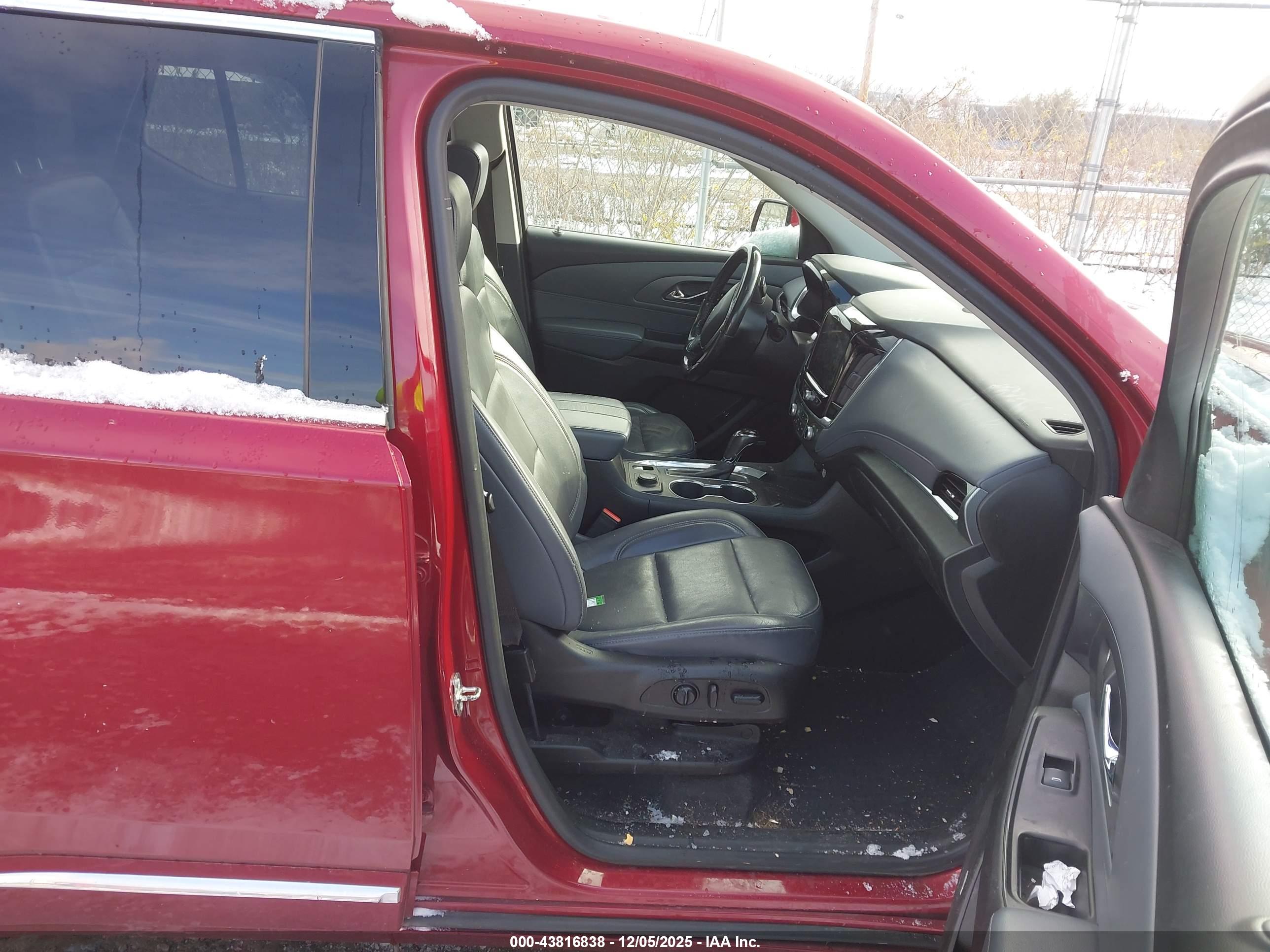 CHEVROLET TRAVERSE image 5