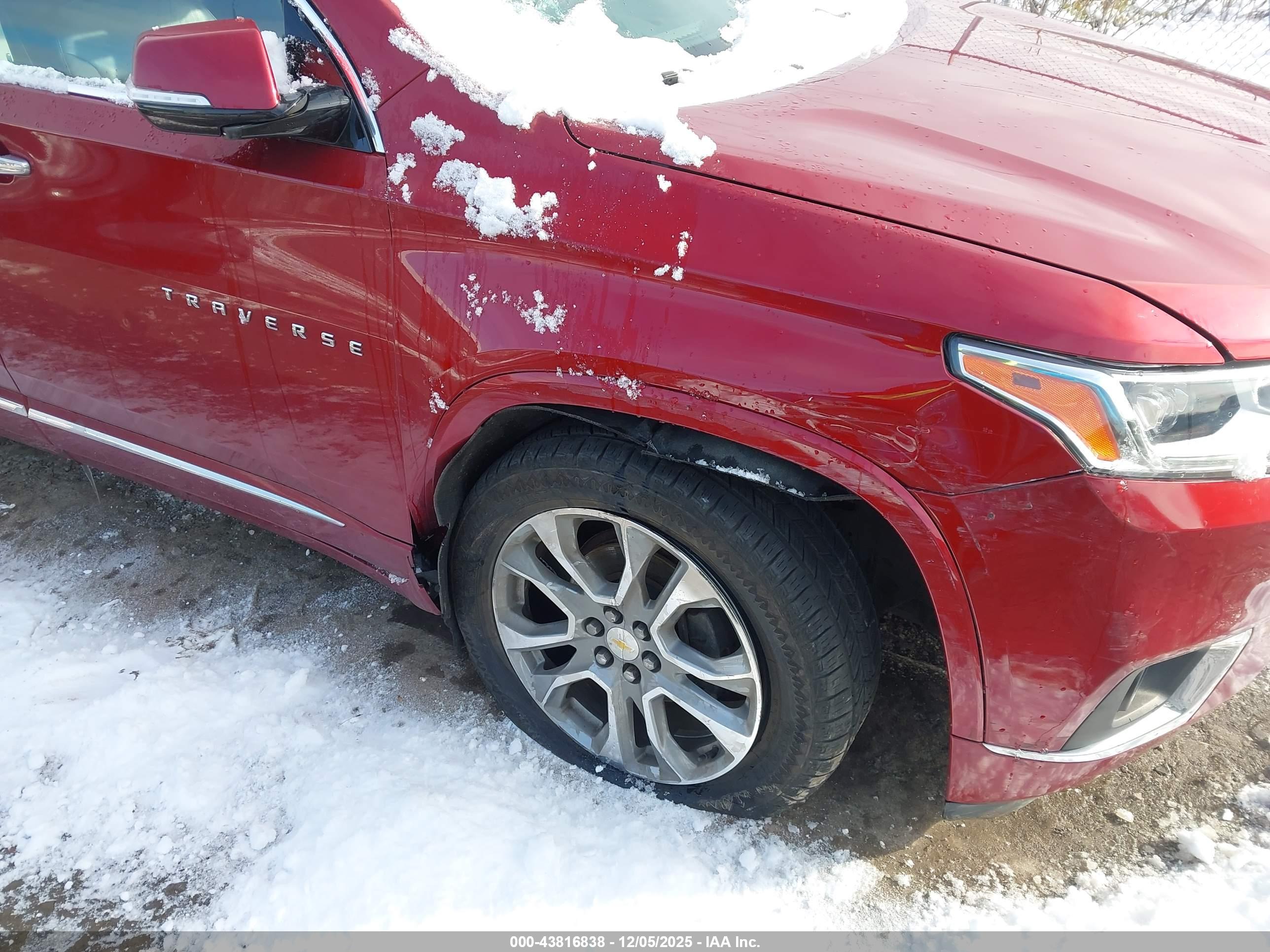 CHEVROLET TRAVERSE image 6
