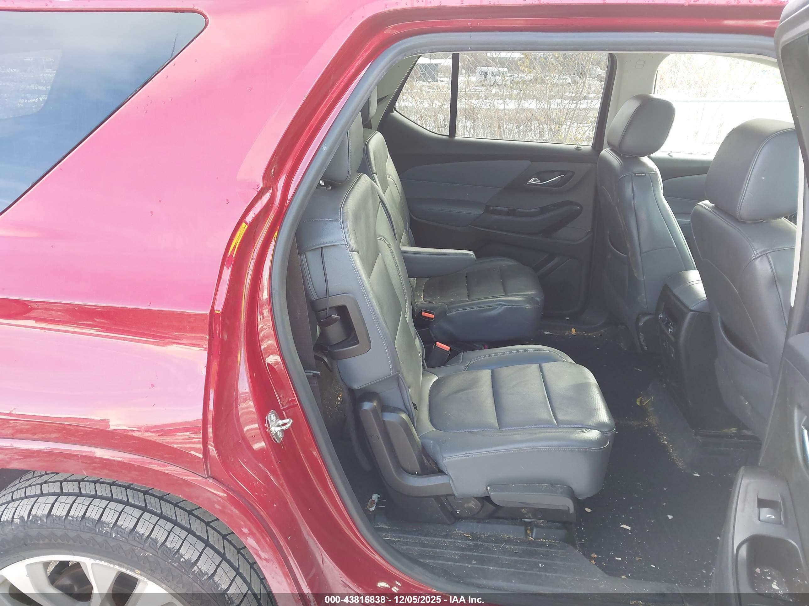 CHEVROLET TRAVERSE image 8