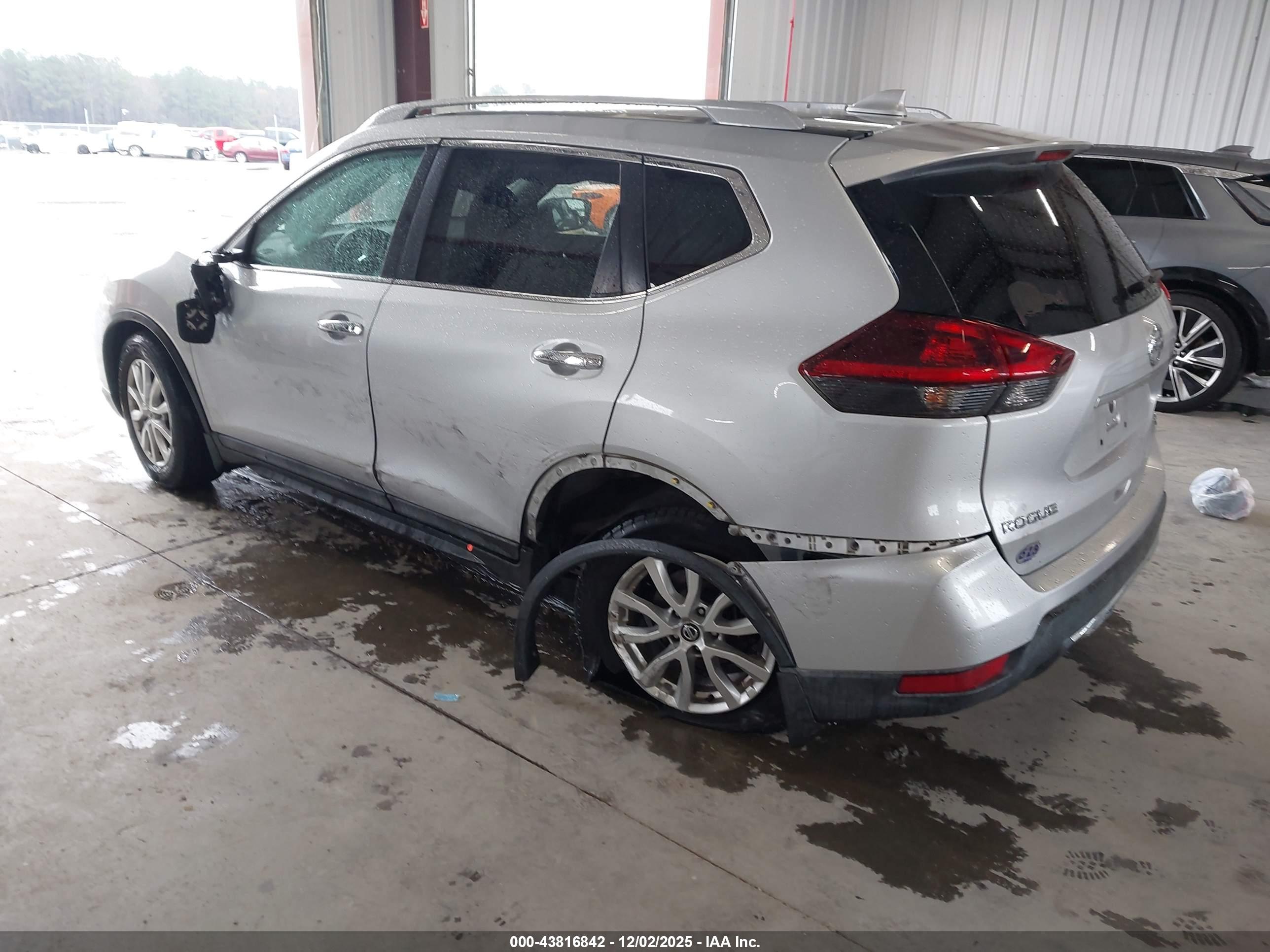 NISSAN ROGUE image 3