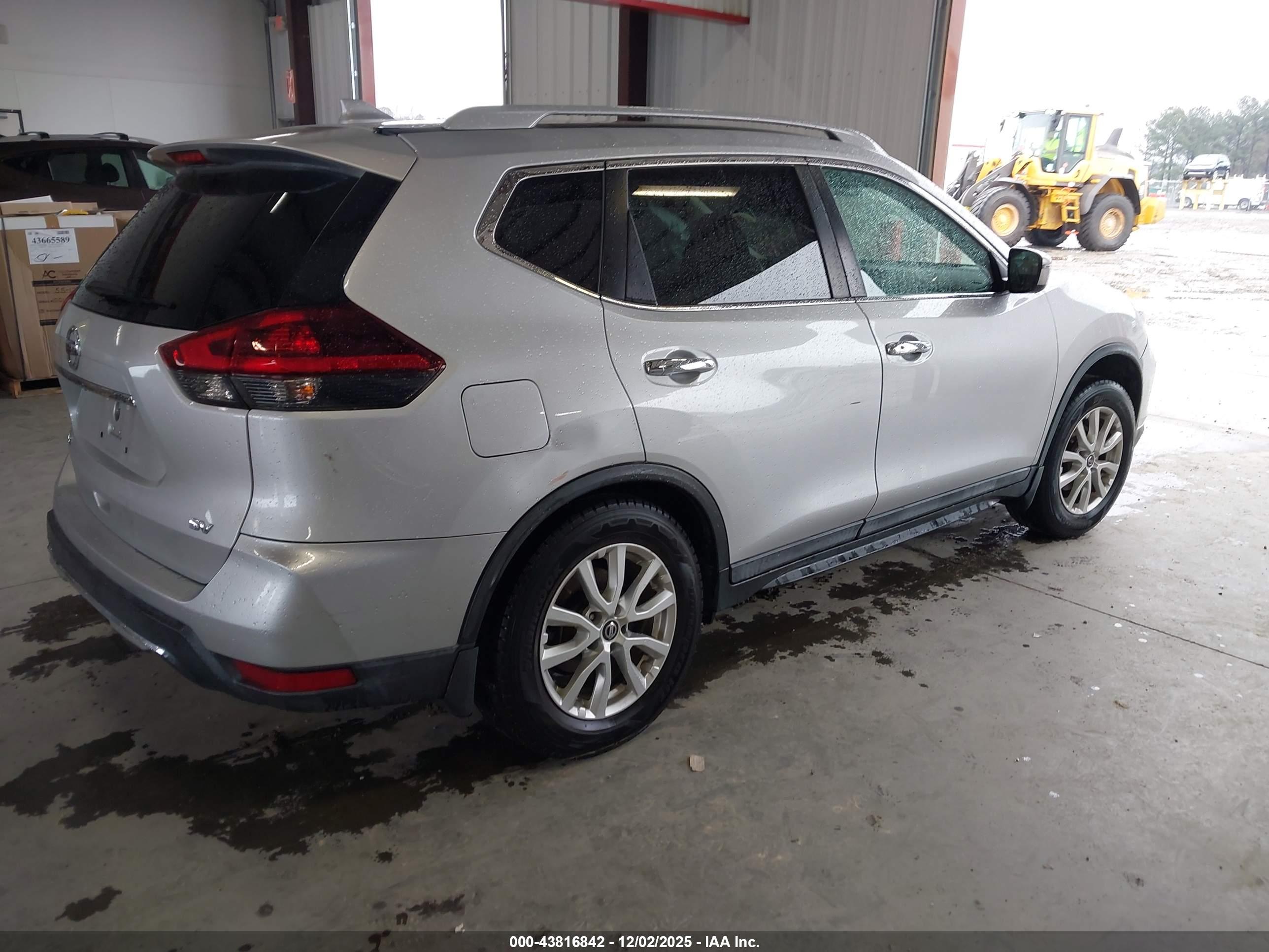NISSAN ROGUE image 4
