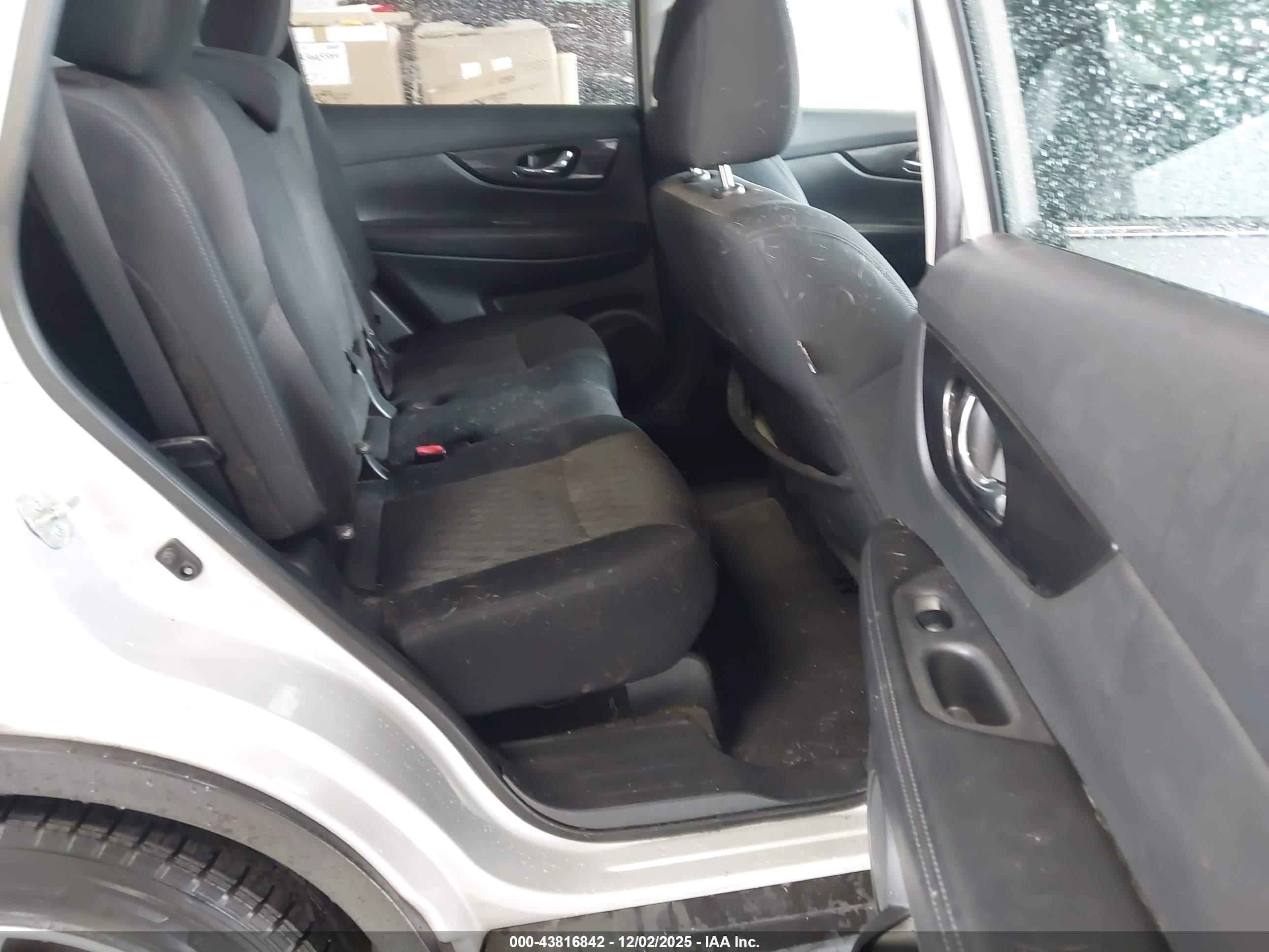NISSAN ROGUE image 8