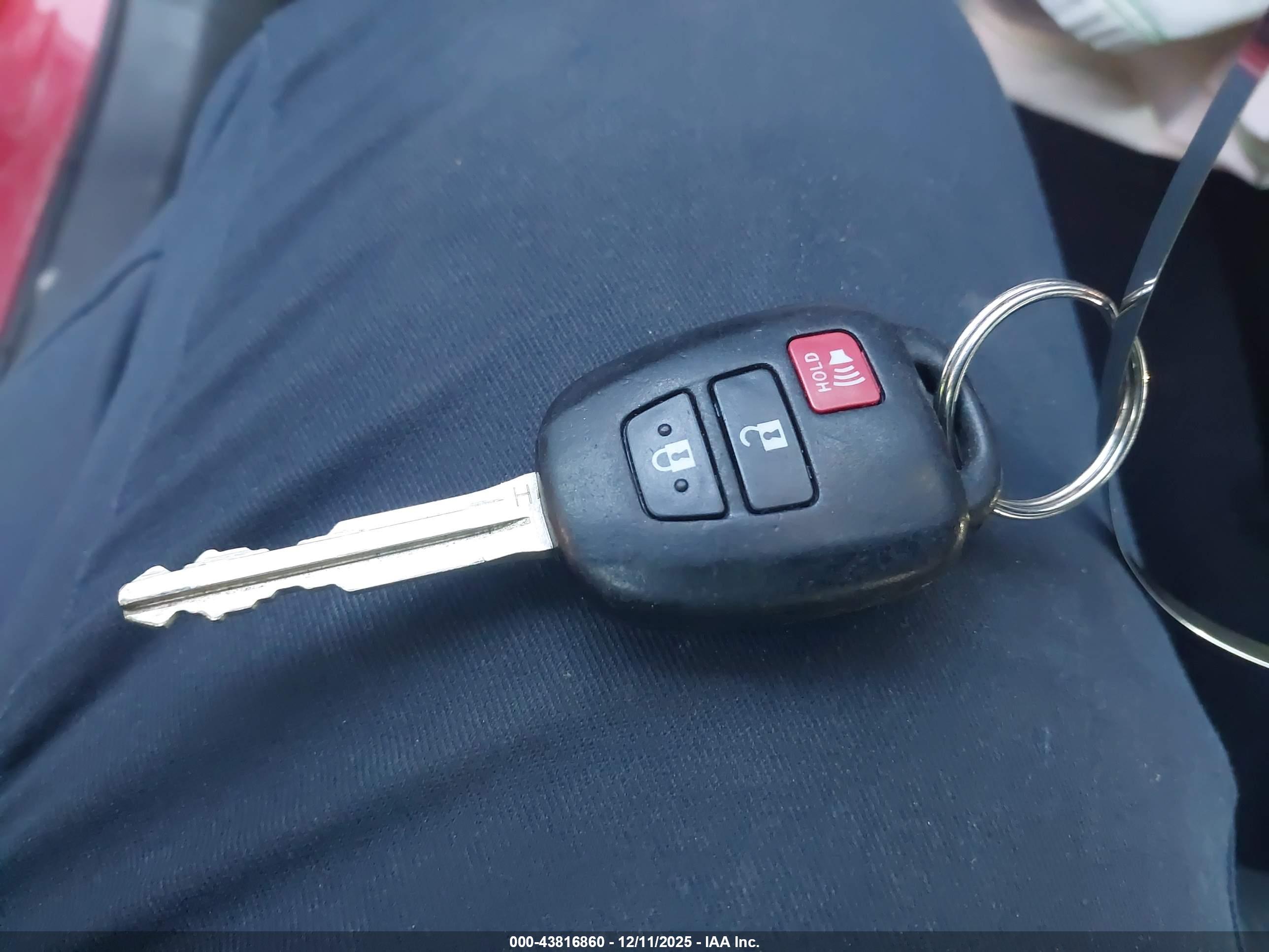 TOYOTA RAV4 image 11