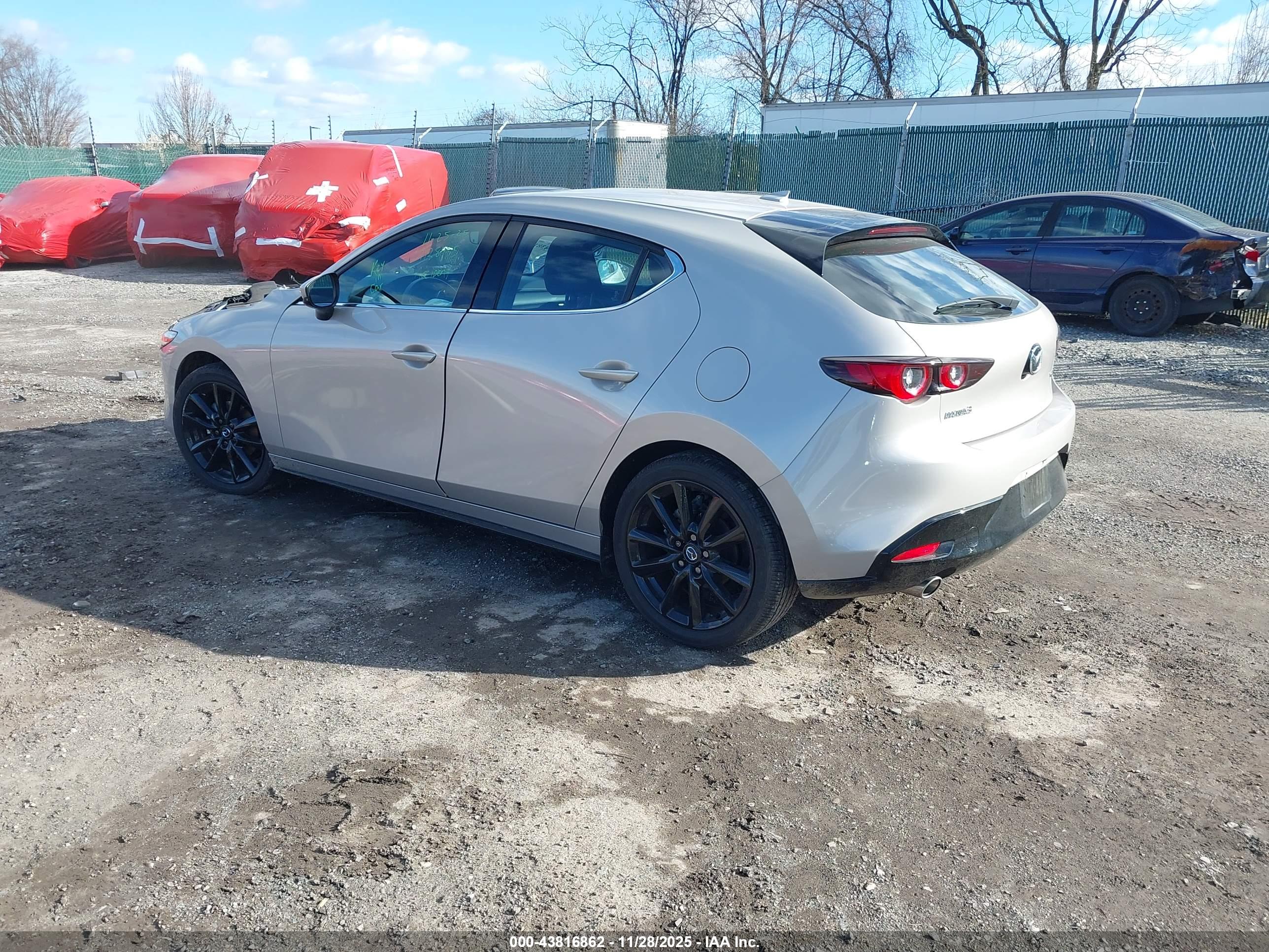 MAZDA MAZDA3 image 3