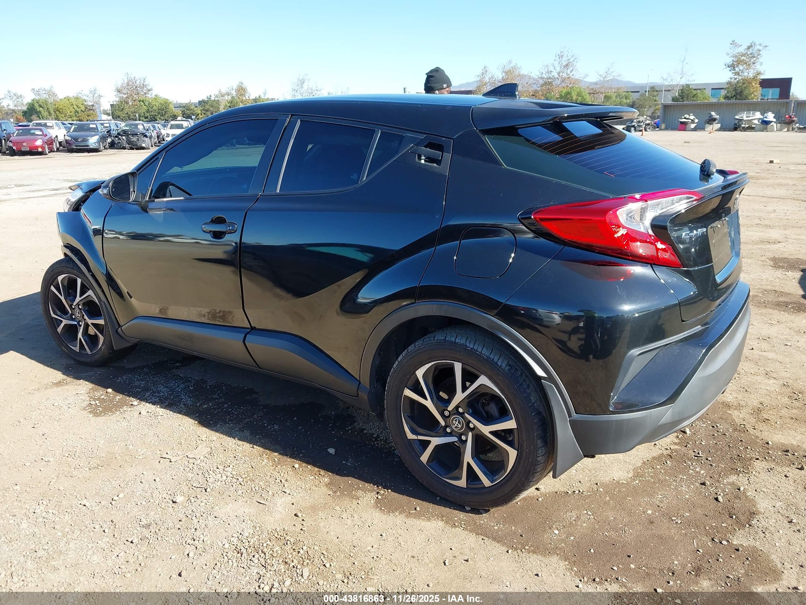 TOYOTA C-HR image 3