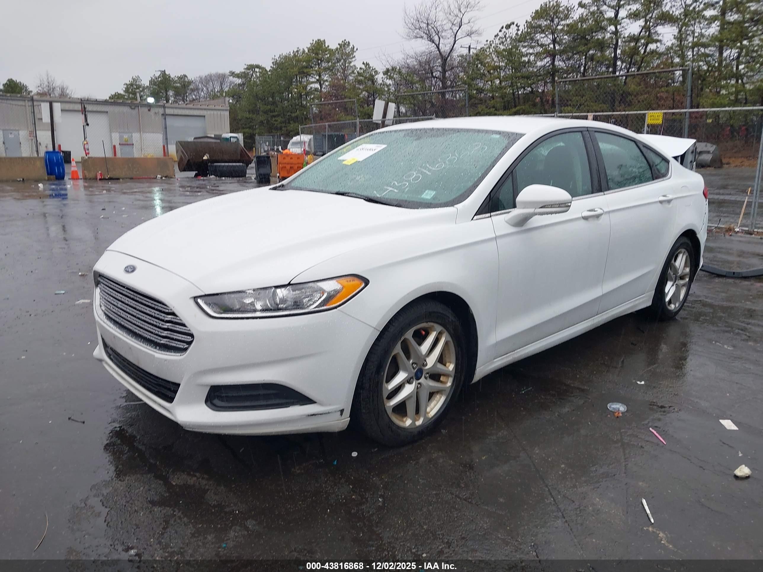 FORD FUSION image 2