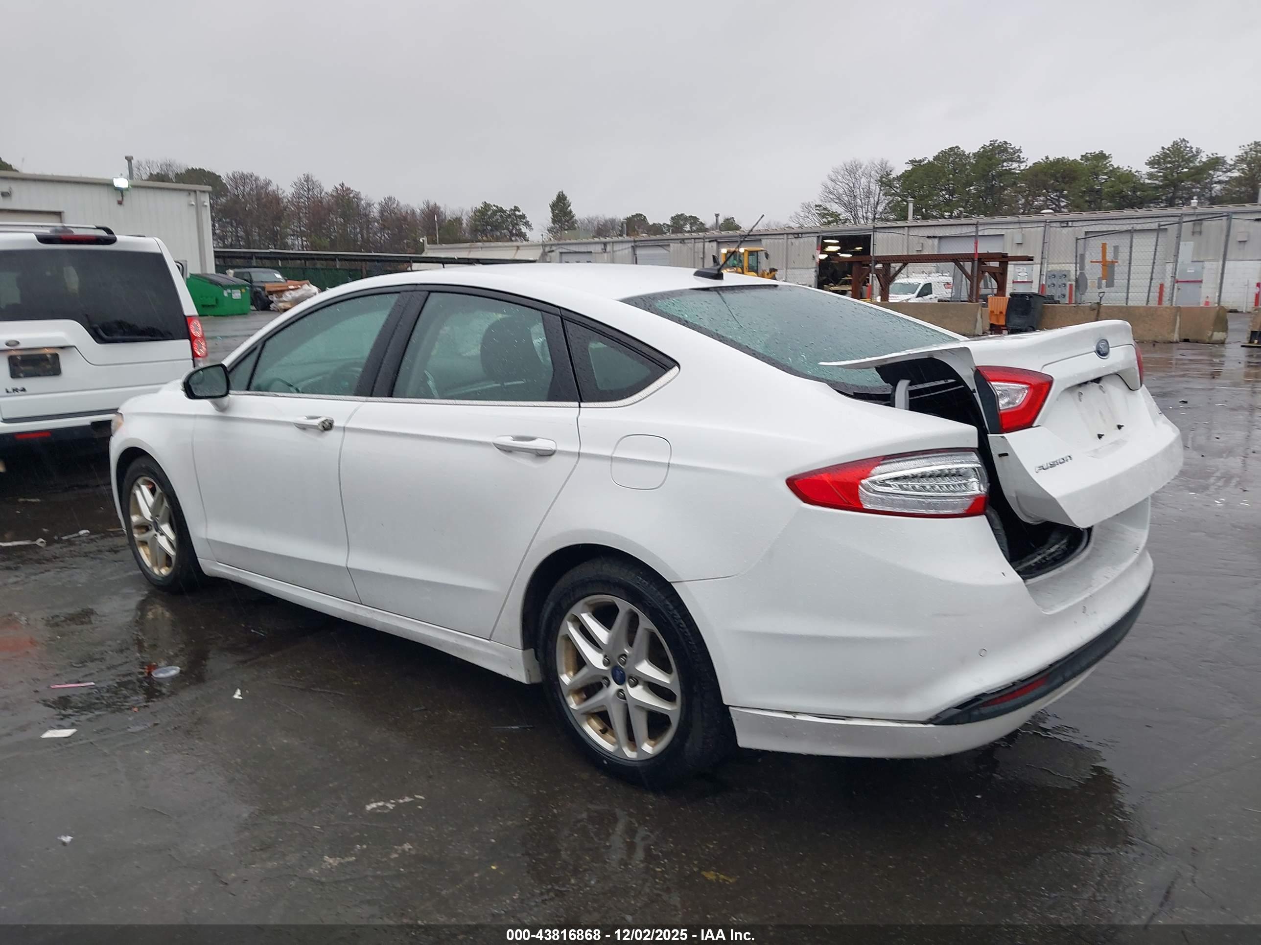 FORD FUSION image 3