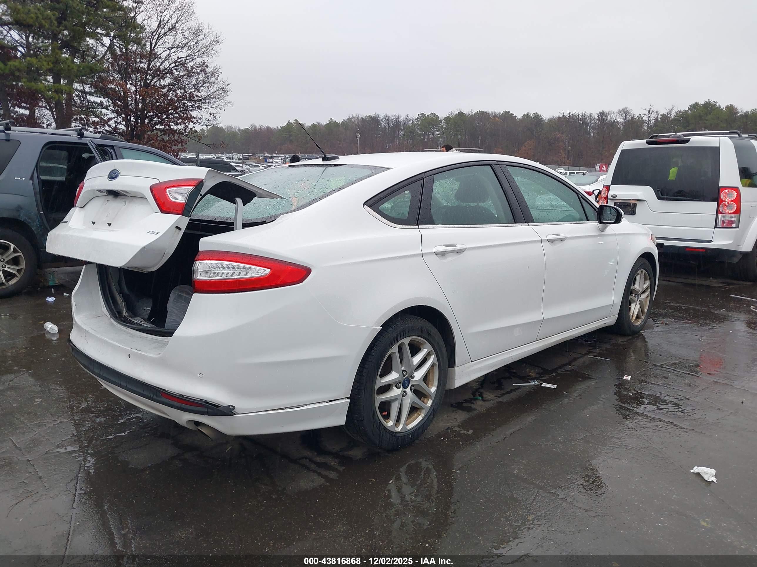 FORD FUSION image 4
