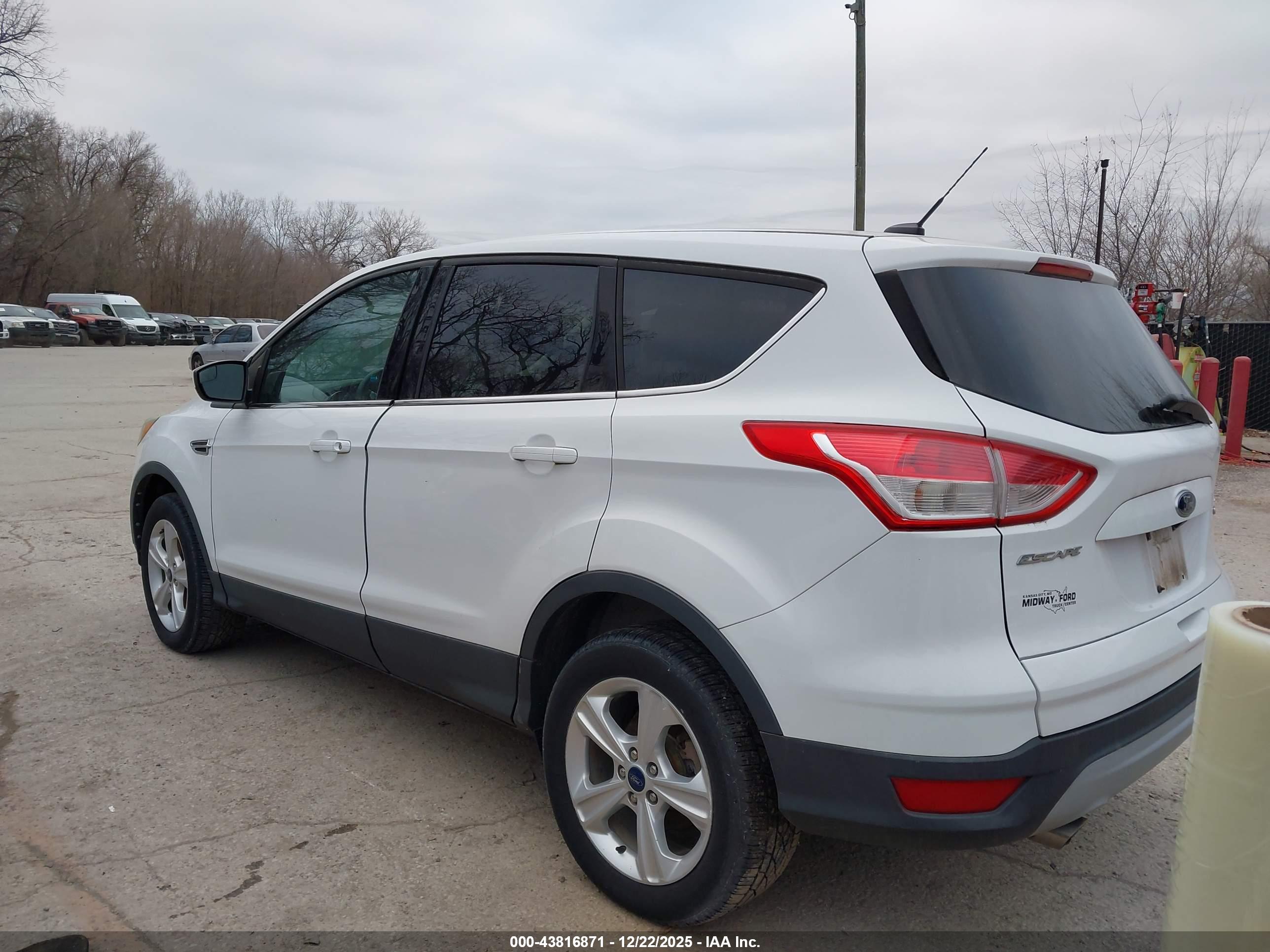 FORD ESCAPE image 3