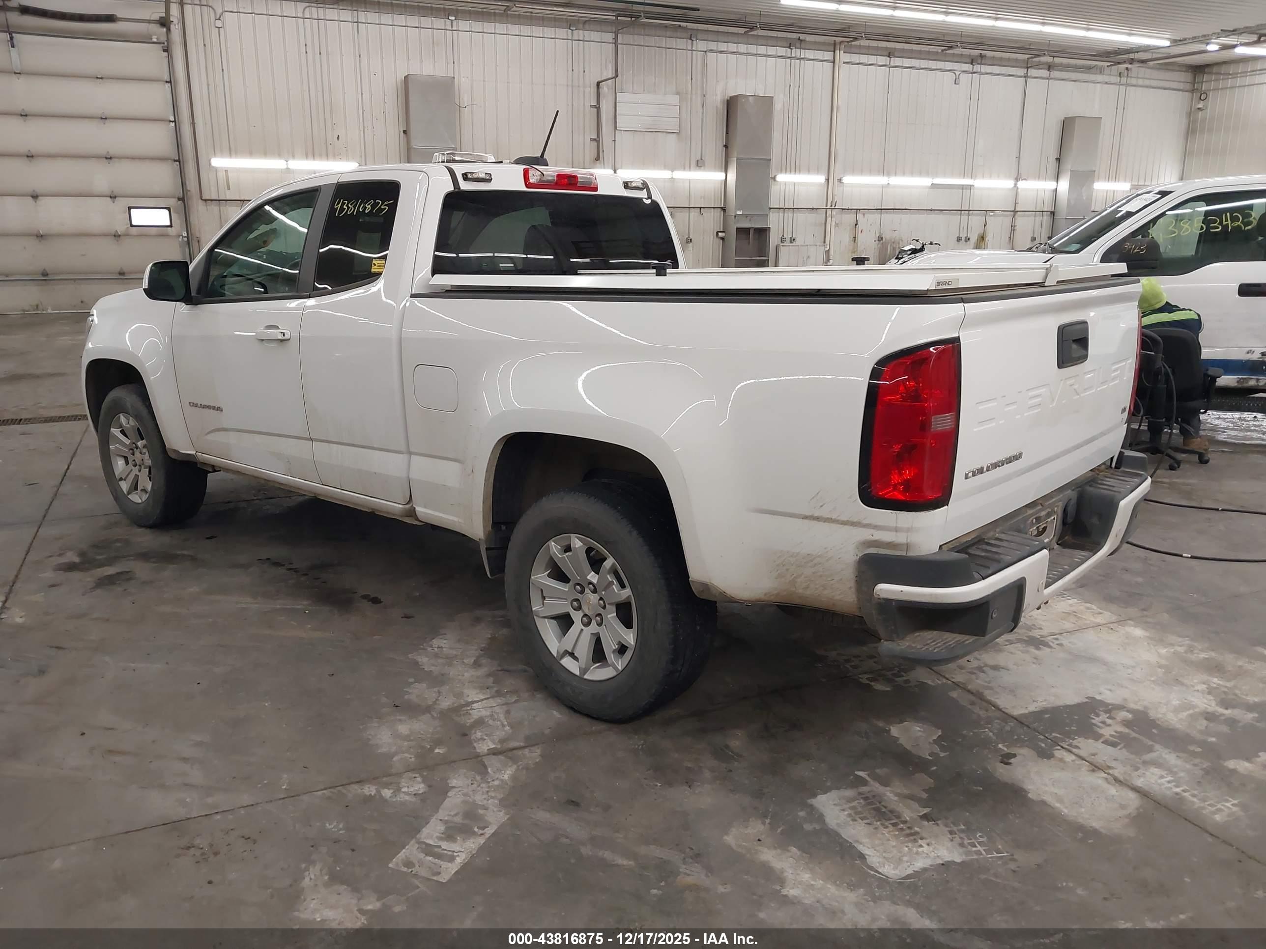 CHEVROLET COLORADO image 3