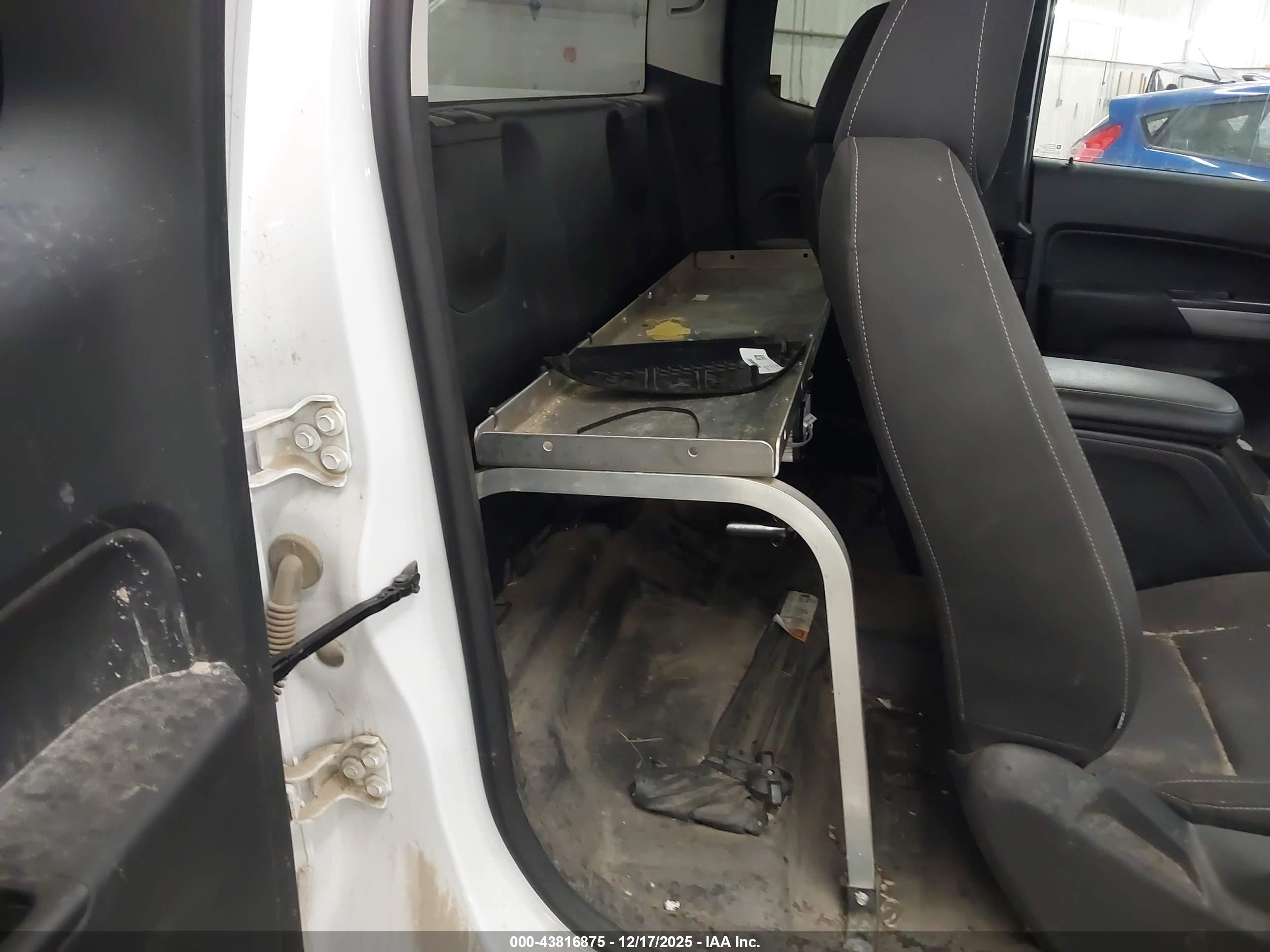 CHEVROLET COLORADO image 8