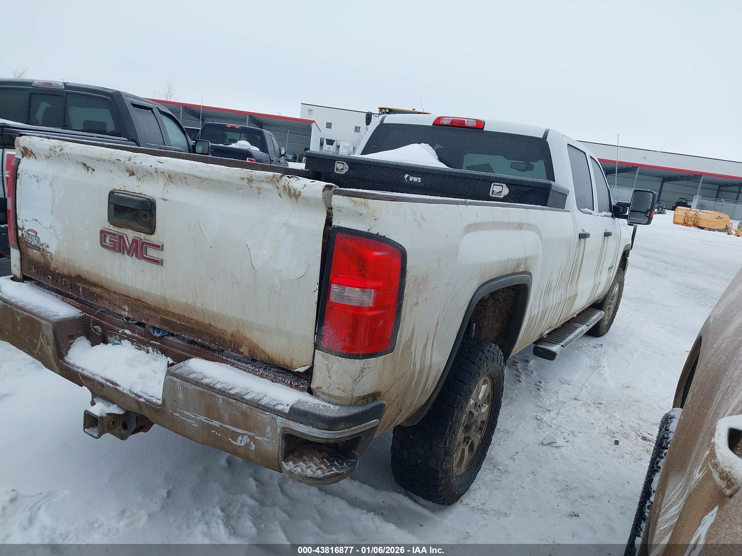 GMC SIERRA image 4