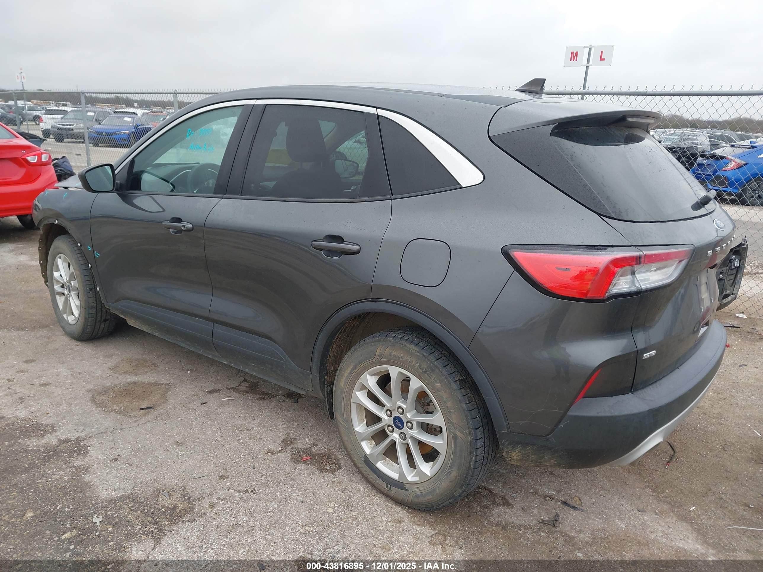 FORD ESCAPE image 3