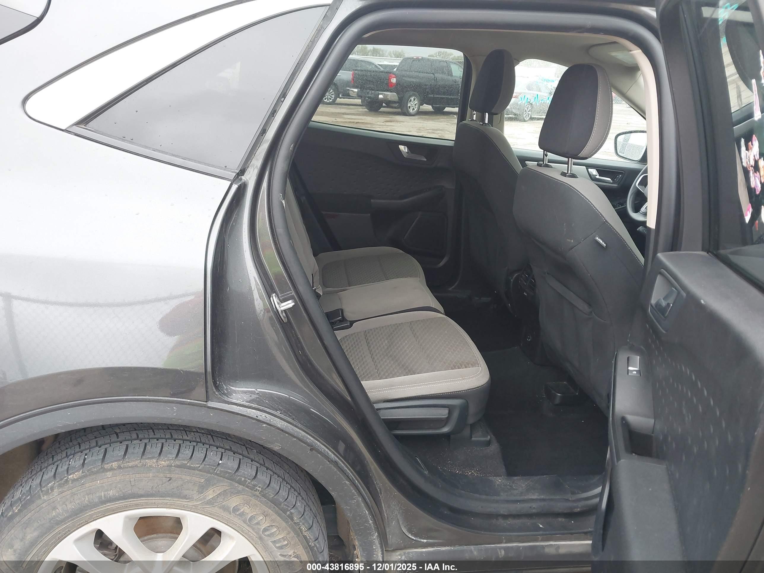 FORD ESCAPE image 8