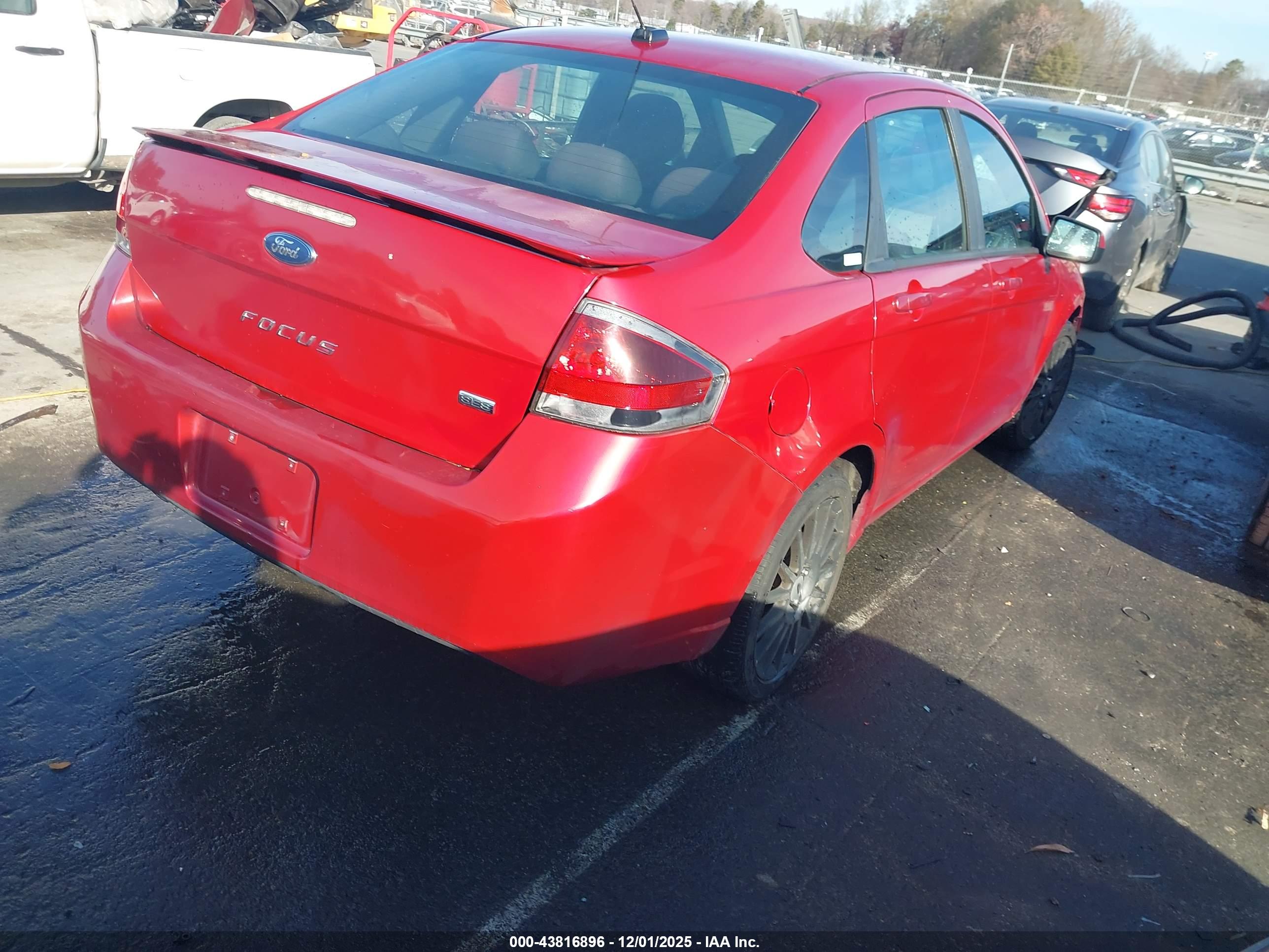 FORD FOCUS image 4