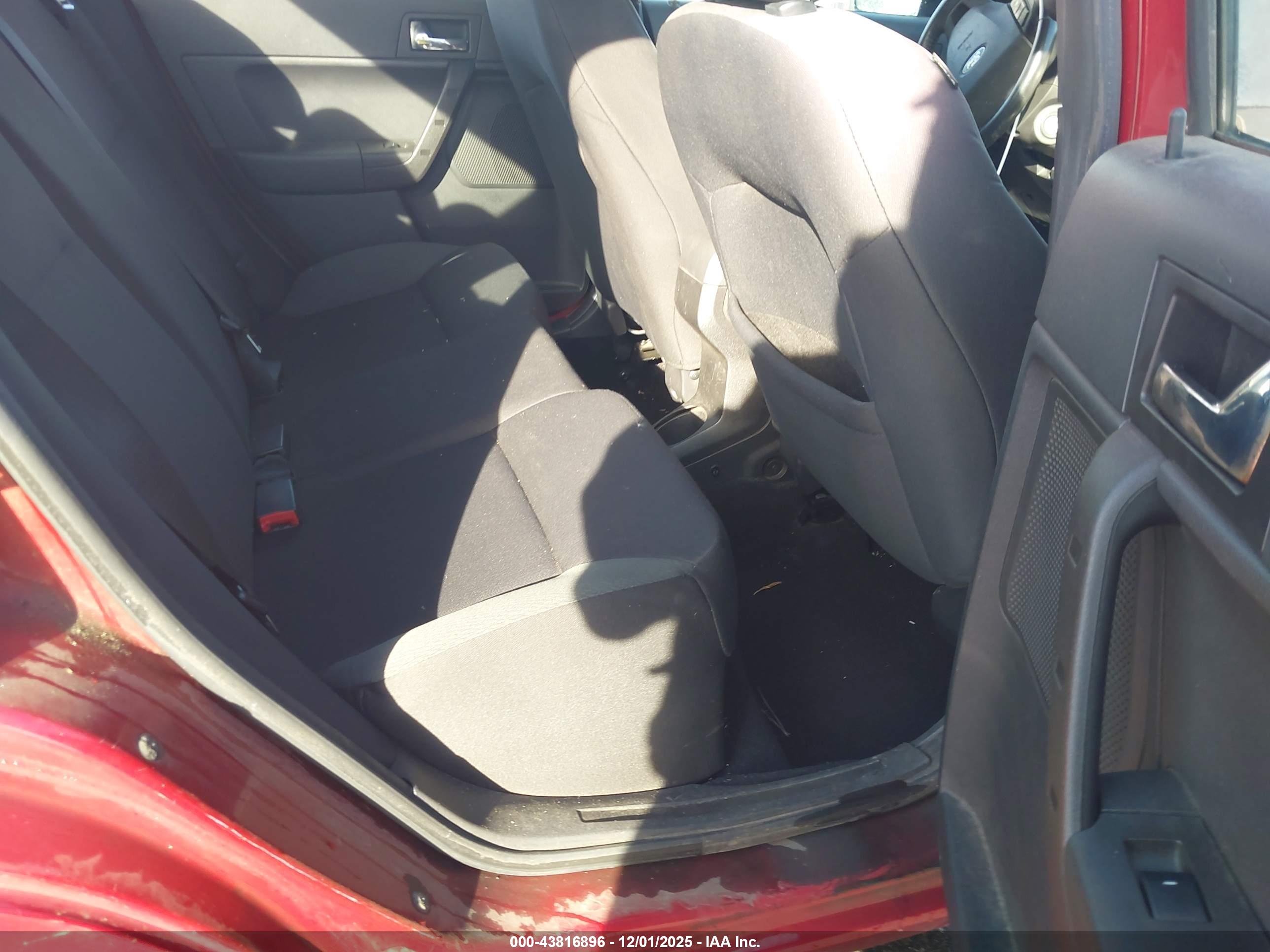 FORD FOCUS image 8