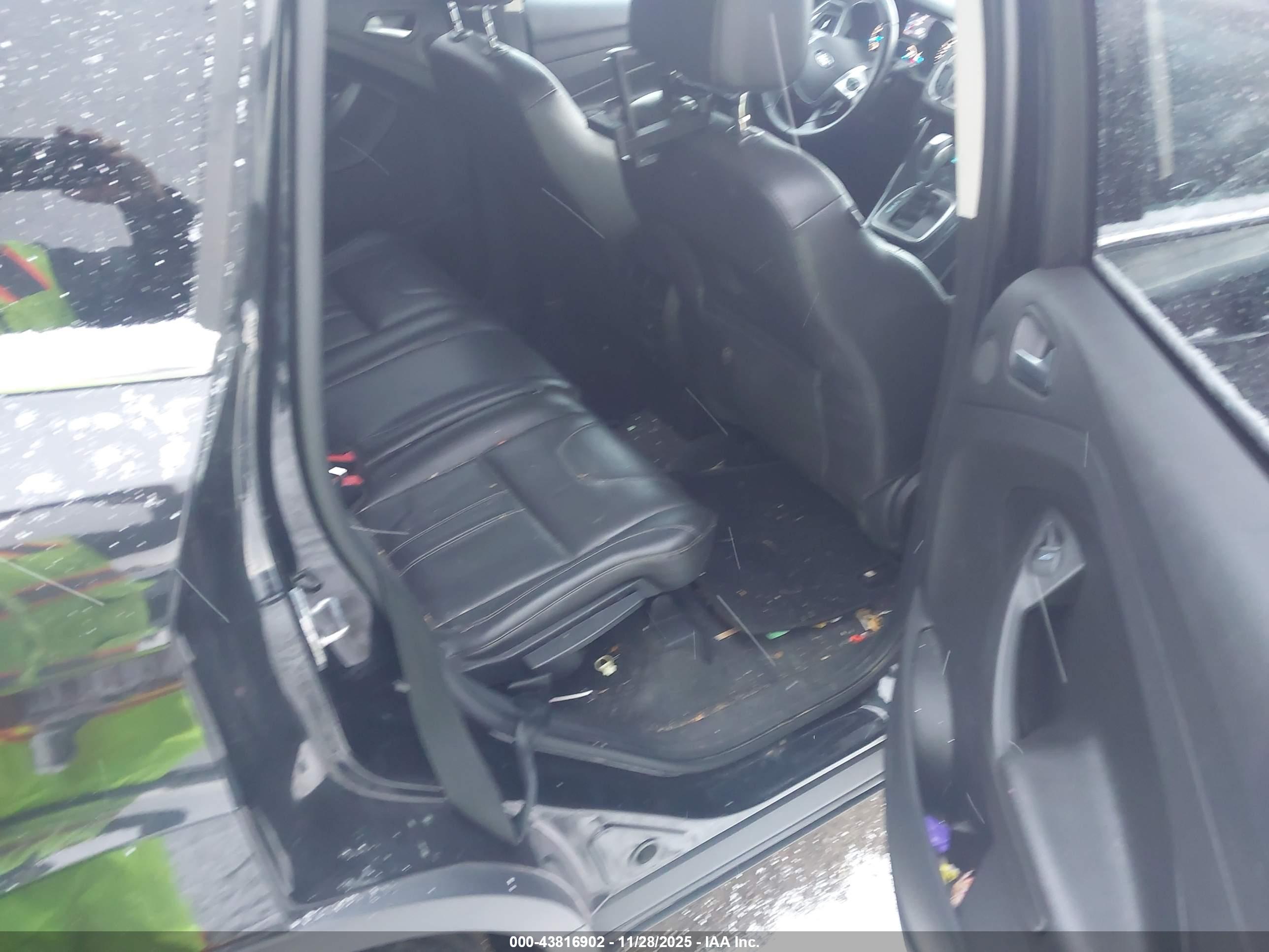 FORD ESCAPE image 8
