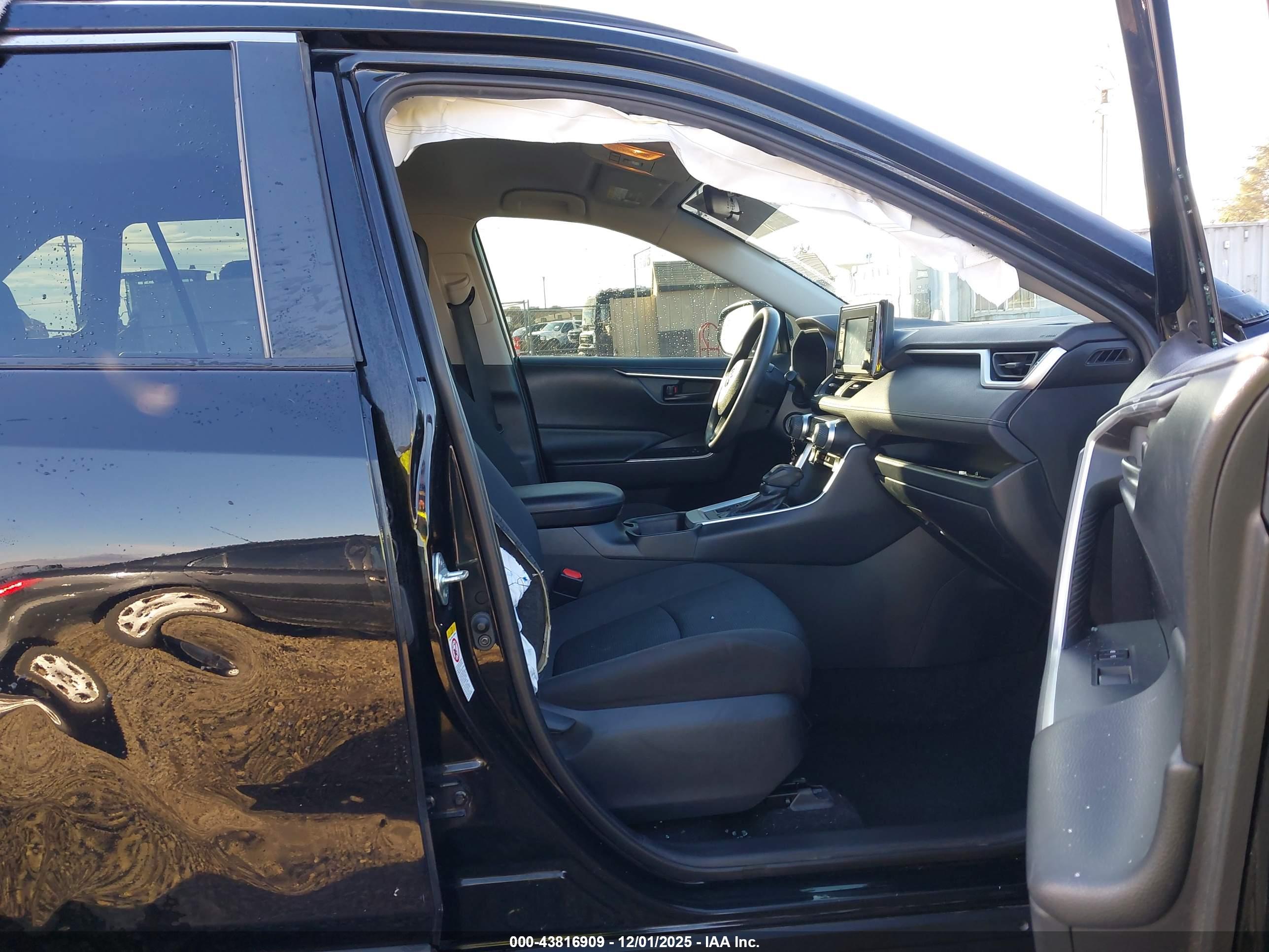 TOYOTA RAV4 image 5
