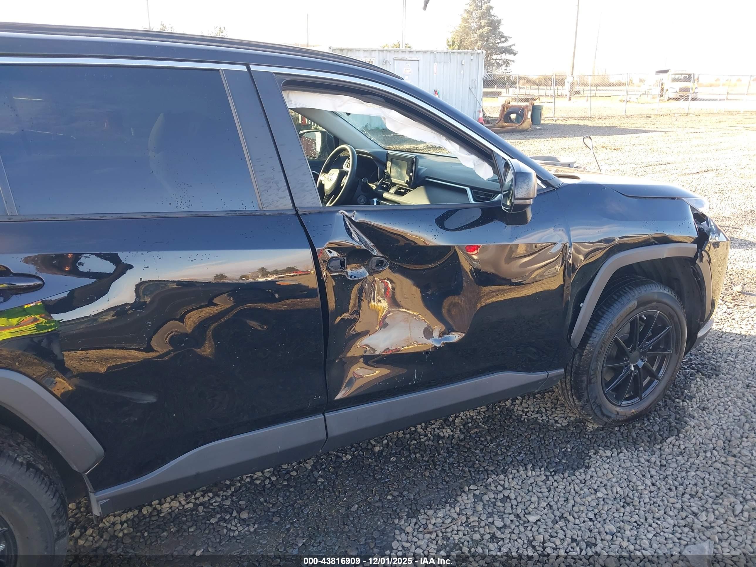TOYOTA RAV4 image 6