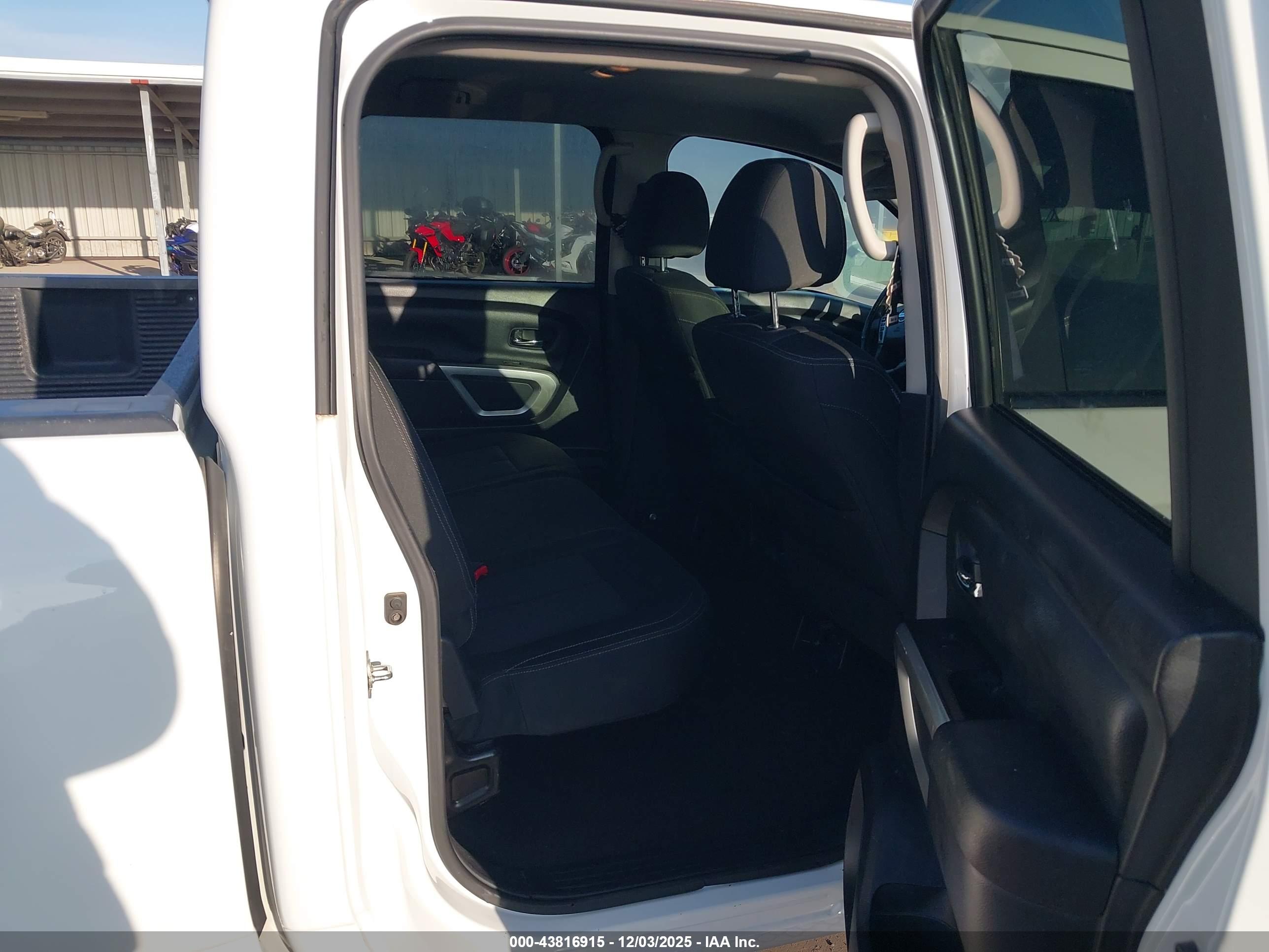 NISSAN TITAN image 8