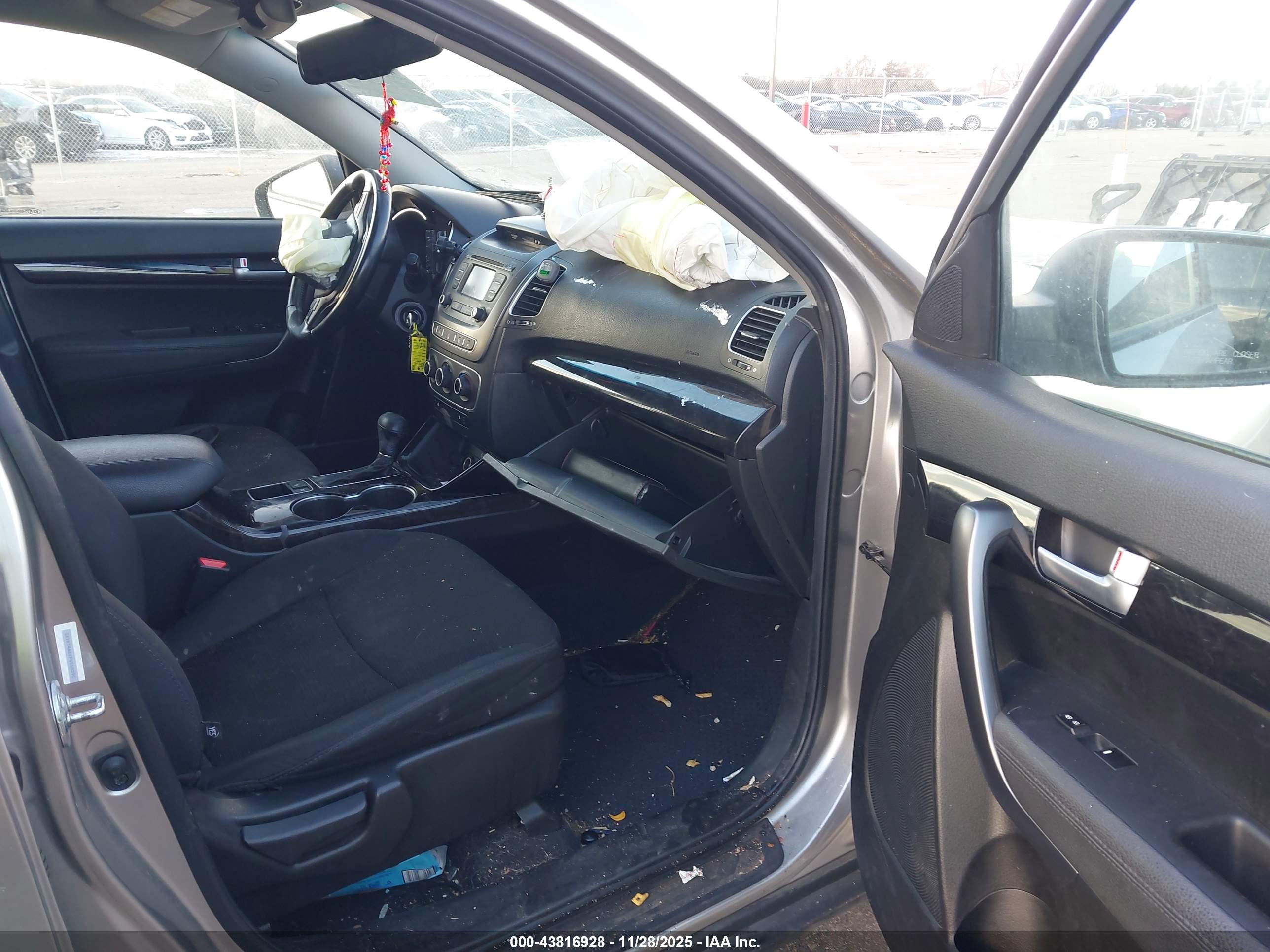 KIA SORENTO image 5