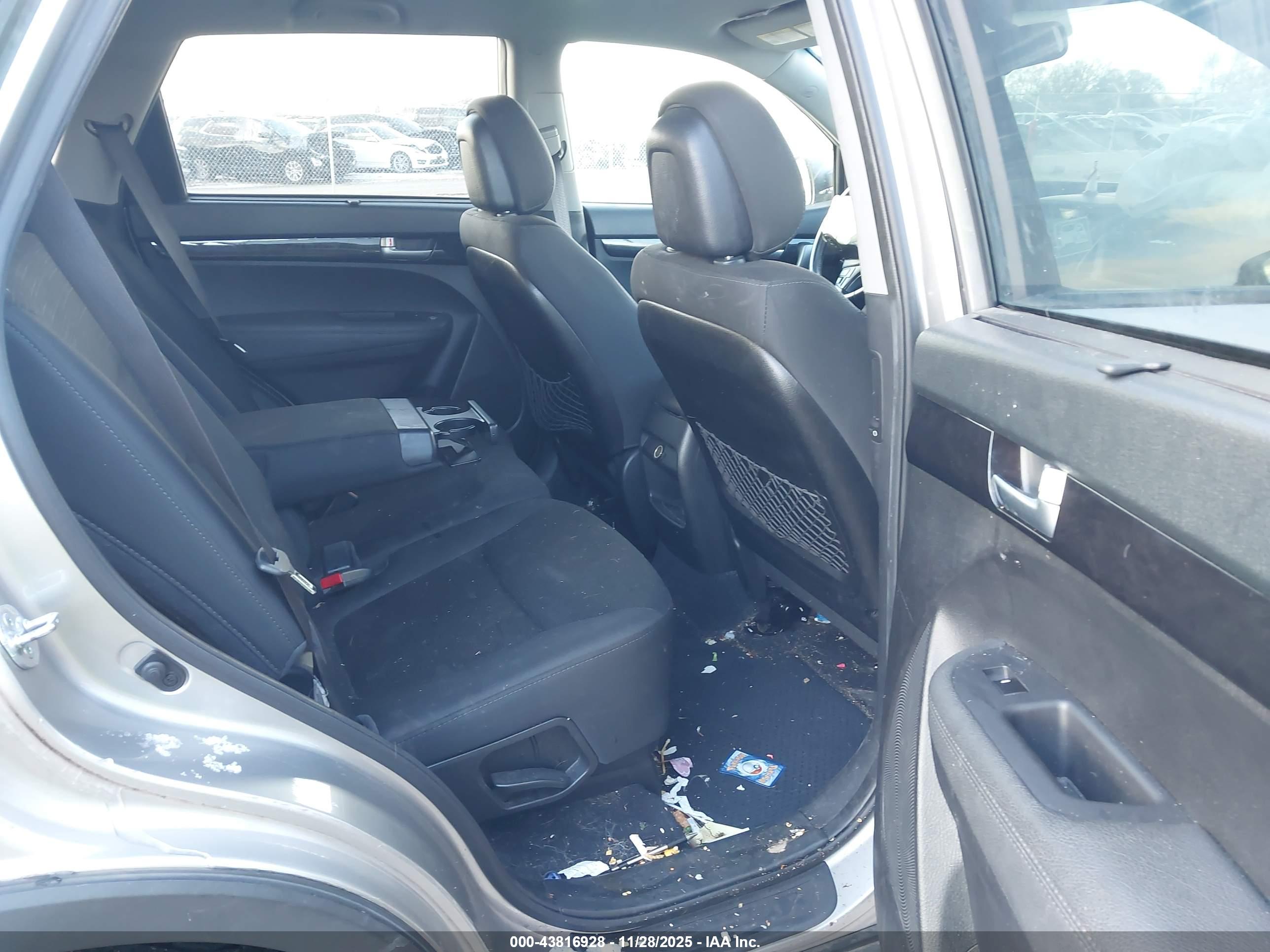 KIA SORENTO image 8
