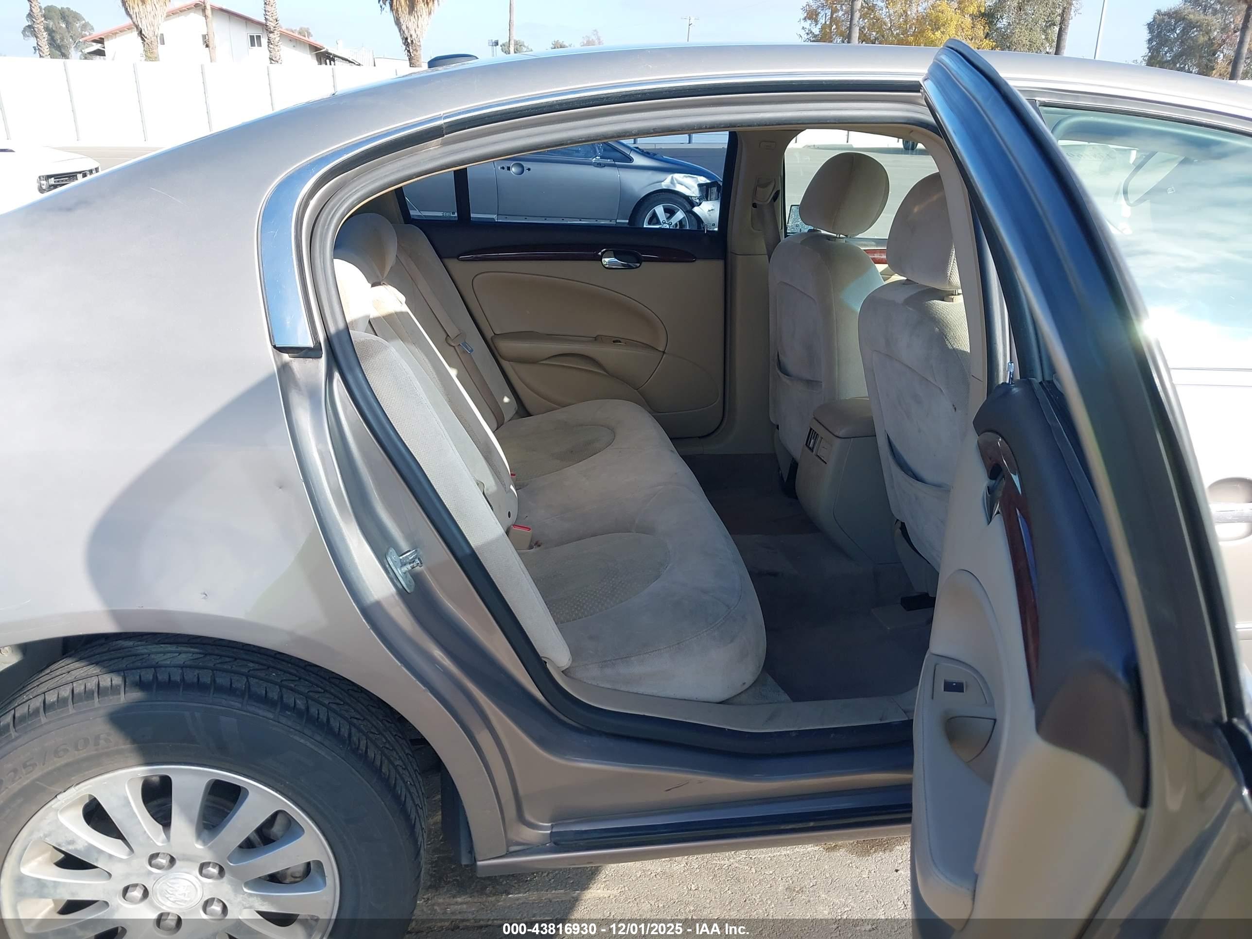 BUICK LUCERNE image 8