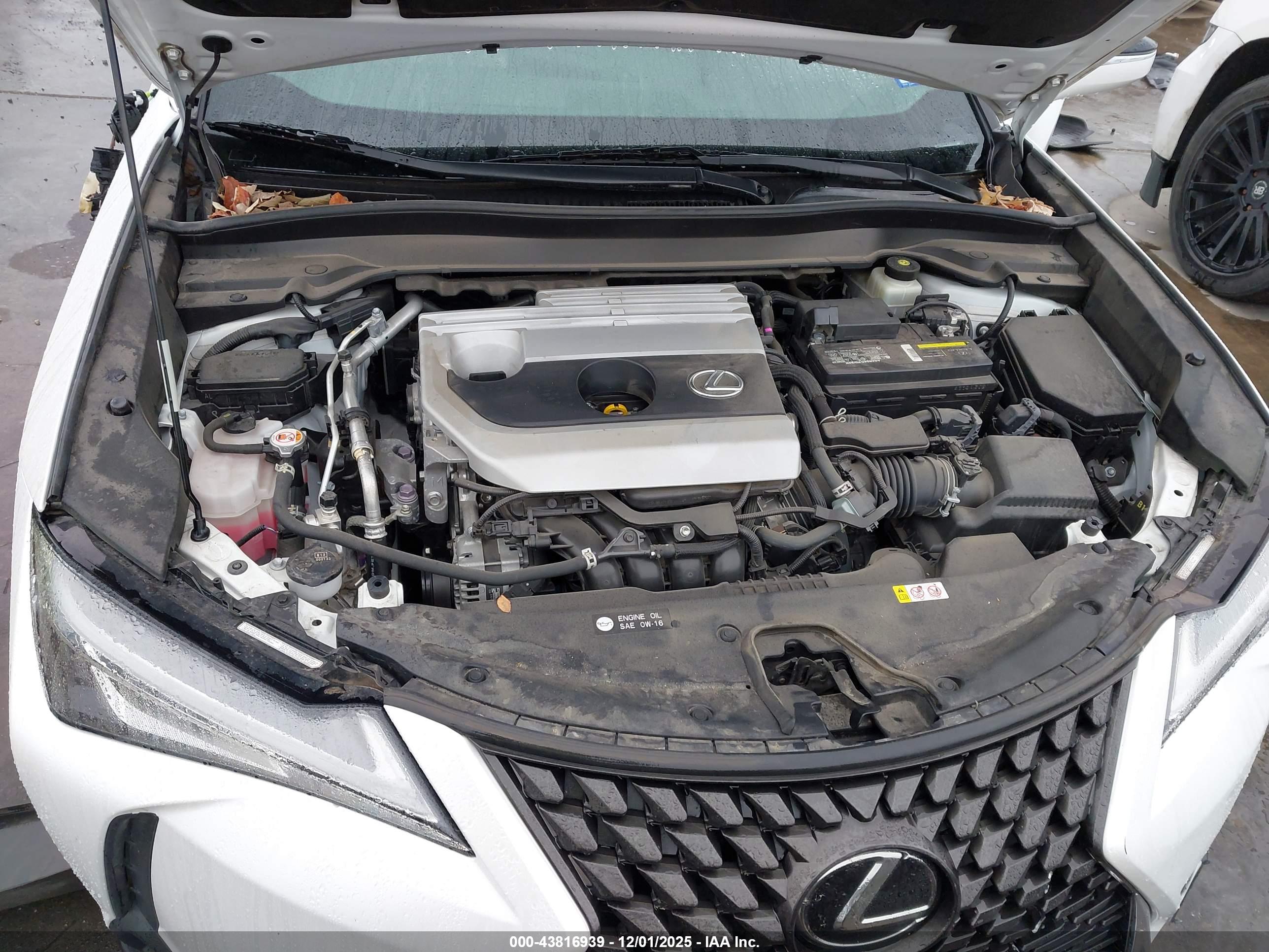 LEXUS UX image 10