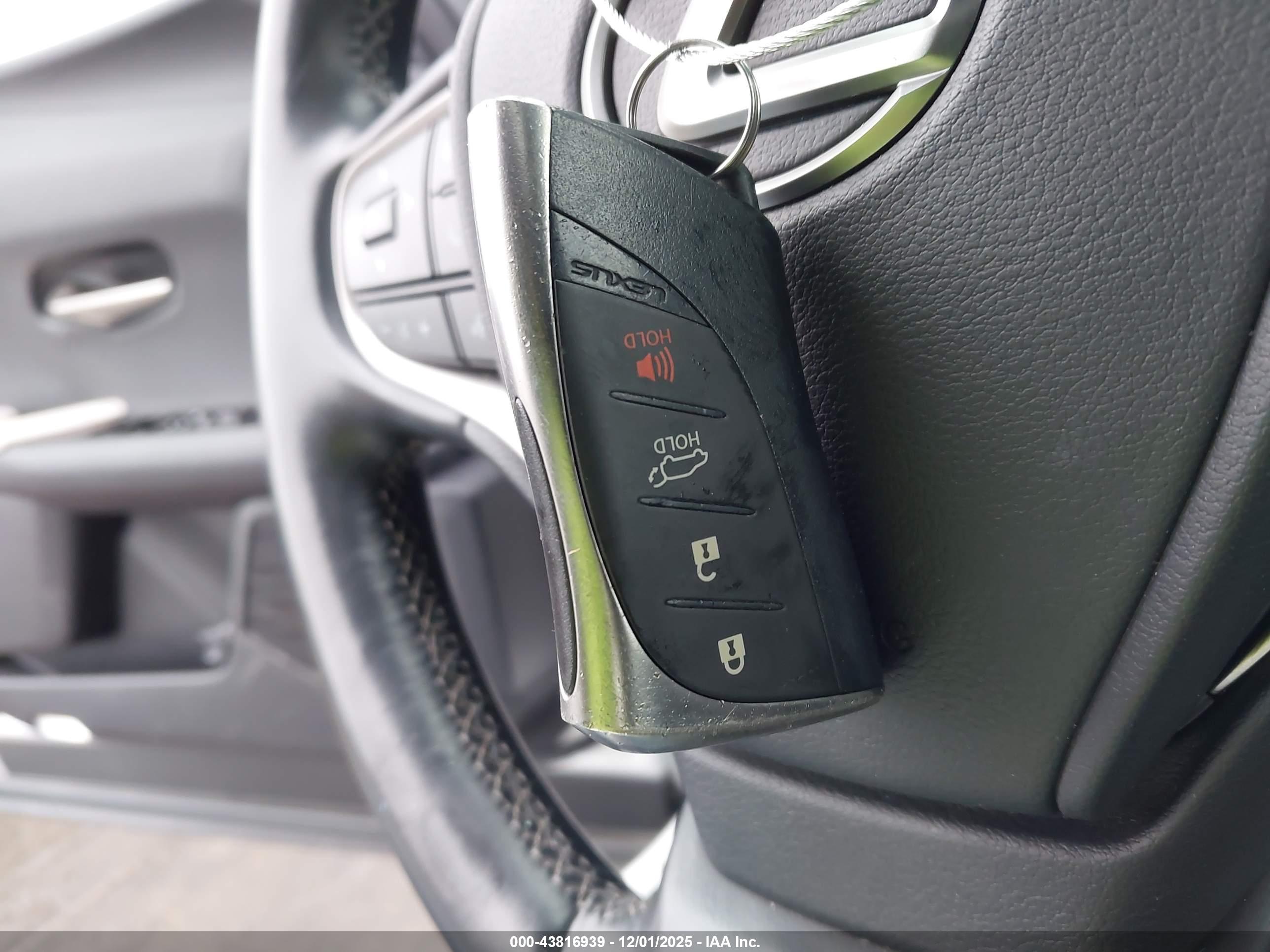 LEXUS UX image 11