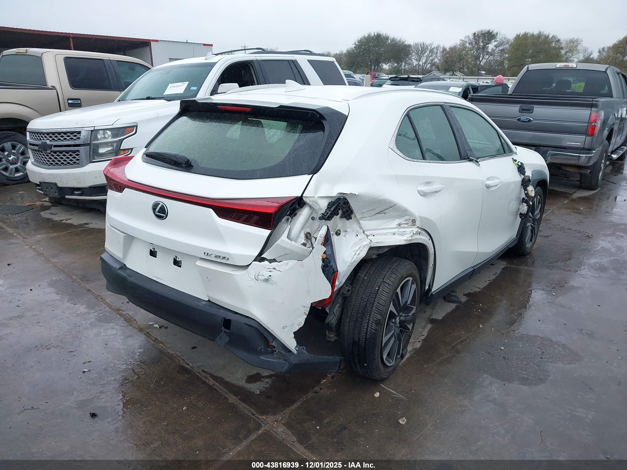 LEXUS UX image 4
