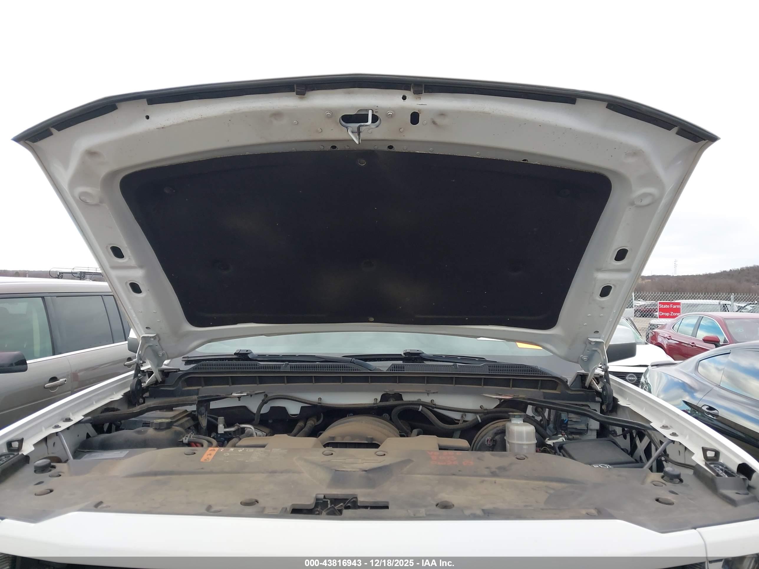 CHEVROLET SILVERADO image 10