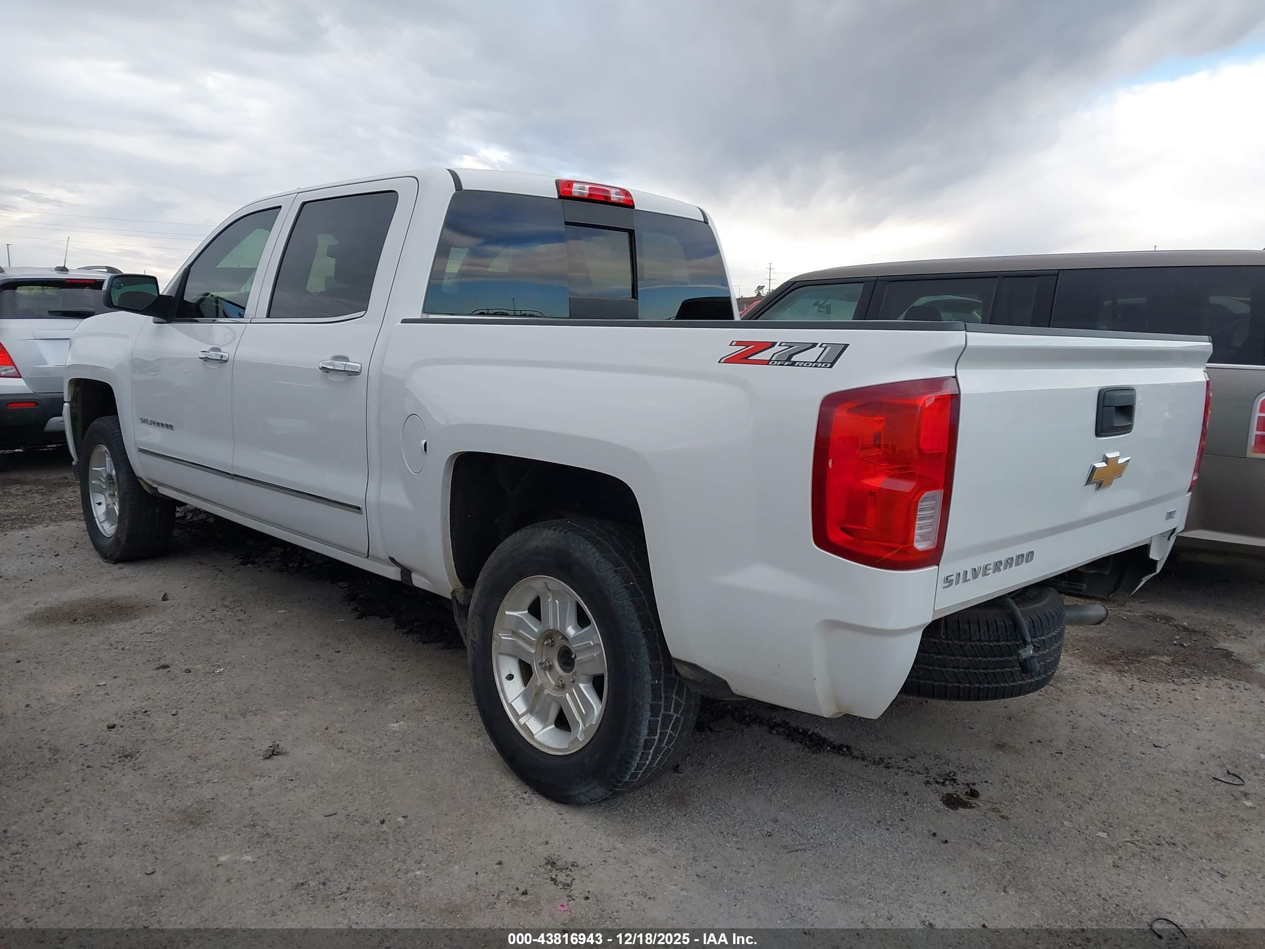 CHEVROLET SILVERADO image 3