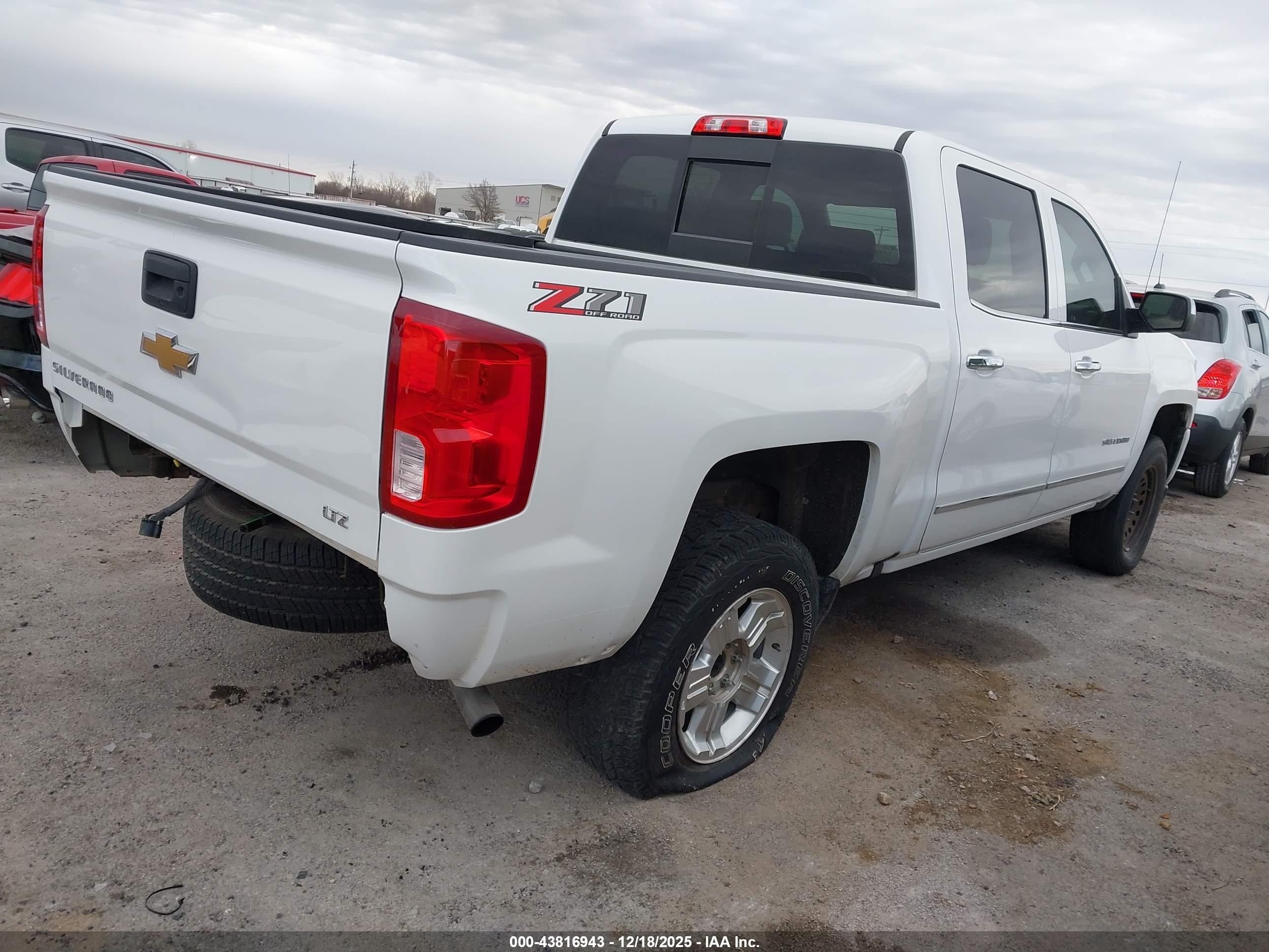 CHEVROLET SILVERADO image 4